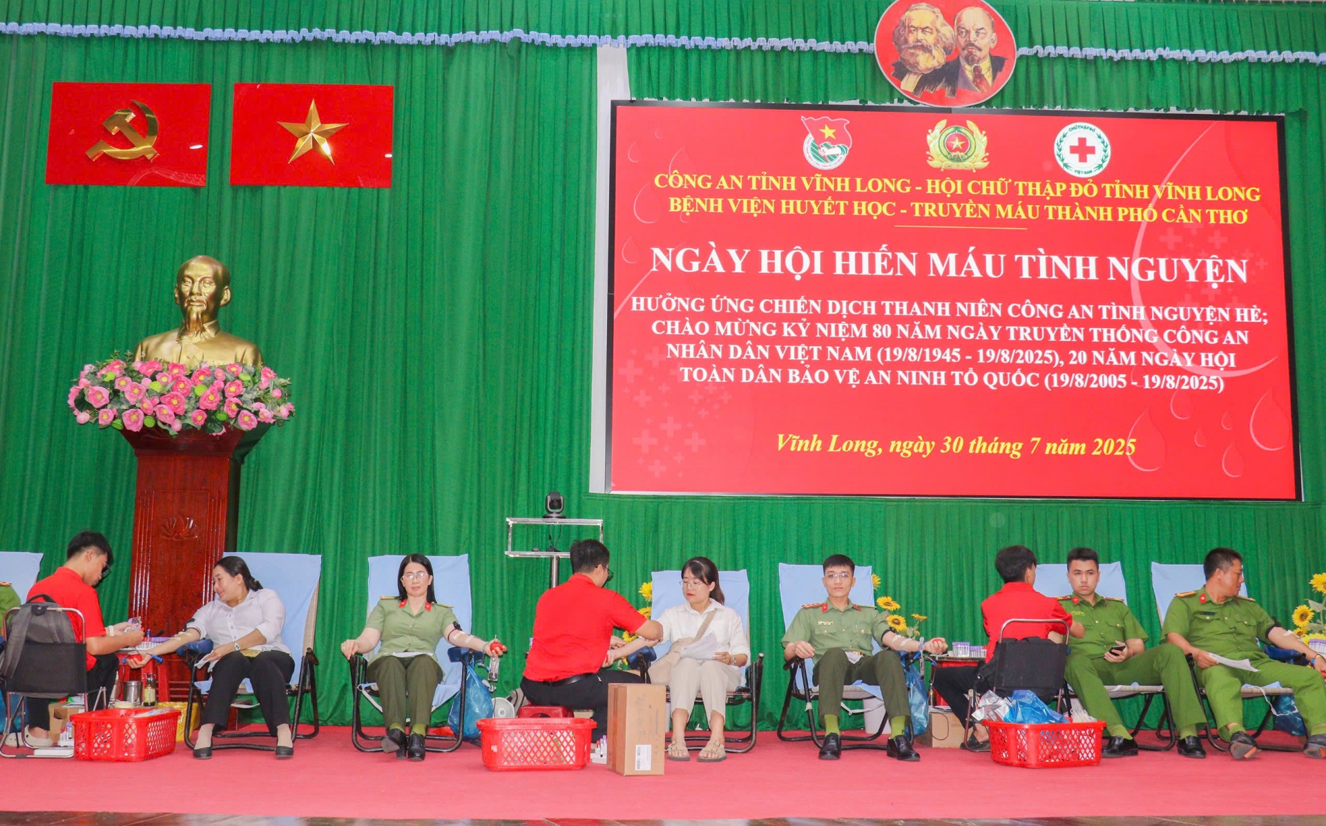 Công an tỉnh Vĩnh Long hưởng ứng ngày hội hiến máu tình nguyện