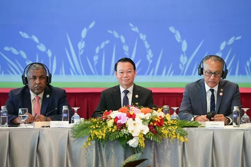 Bộ trưởng Bộ Nông nghiệp và Môi trường Đỗ Đức Duy chủ trì phiên thảo luận cấp Bộ trưởng trong khuôn khổ Hội nghị P4G. (Ảnh: TTXVN).