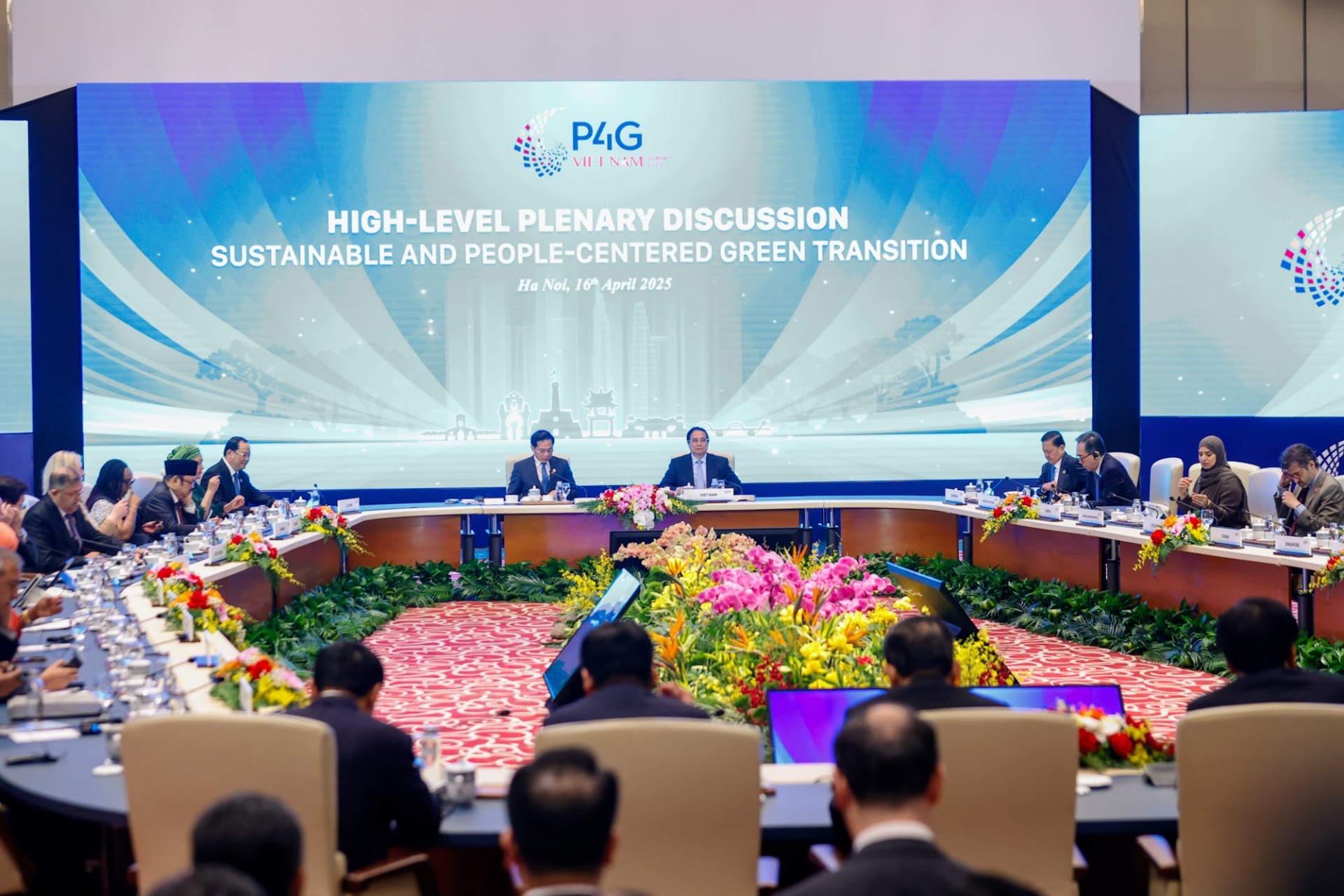 Thủ tướng Chính phủ Phạm Minh Chính chủ trì Phiên thảo luận cấp cao với chủ đề 