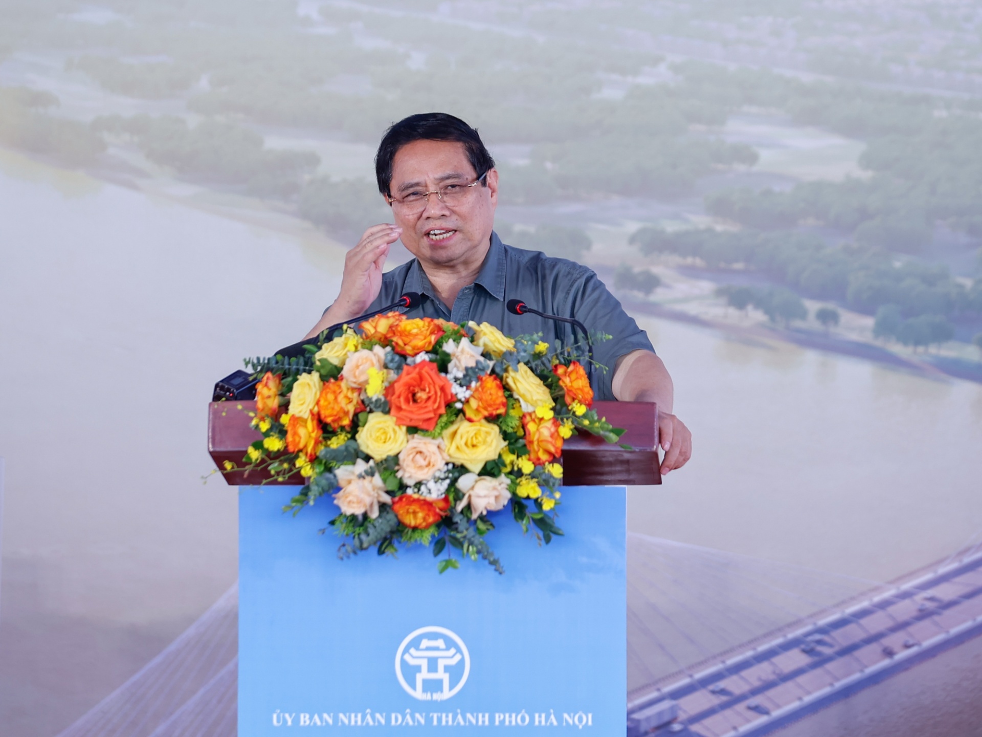 Thủ tướng mong muốn cây cầu phải là một điểm nhấn kiến trúc, tạo cảnh quan đẹp, xứng tầm và tôn vinh Hà Nội ngàn năm văn hiến, anh hùng, Thủ đô của lương tri, phẩm giá con người, Thành phố vì hòa bình - Ảnh: VGP