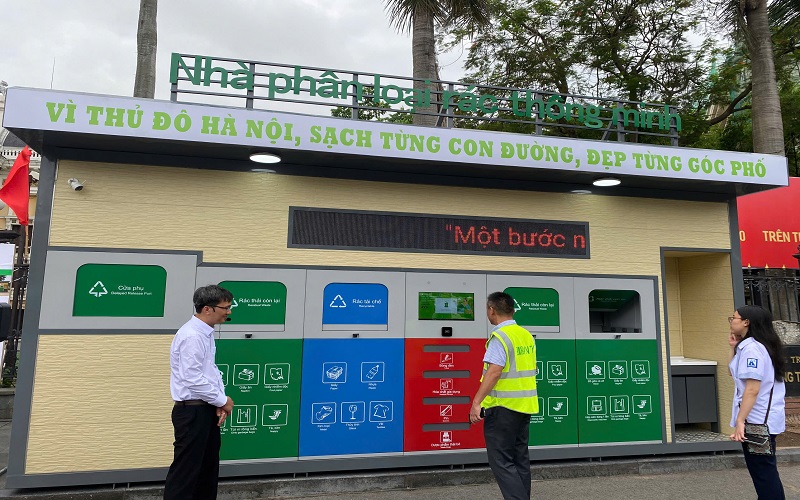 Hà Nội: Ra quân vận hành phương tiện, thiết bị vệ sinh môi trường hiện đại