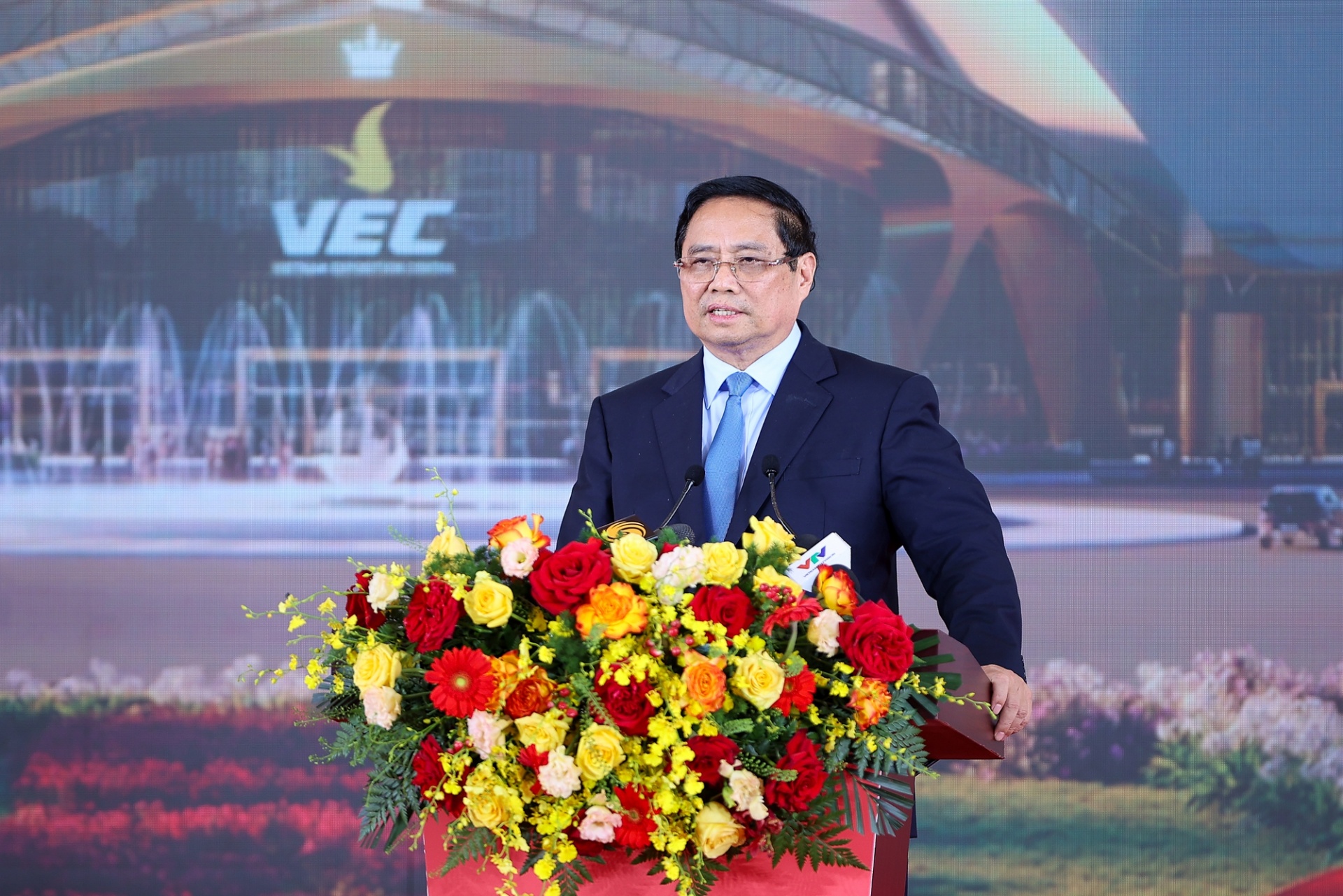 Thủ tướng Phạm Minh Chính phát biểu tại lễ khánh thành, khởi công 250 công trình, dự án chào mừng kỷ niệm 80 năm Quốc khánh nước Cộng hòa xã hội chủ nghĩa Việt Nam - Ảnh: VGP