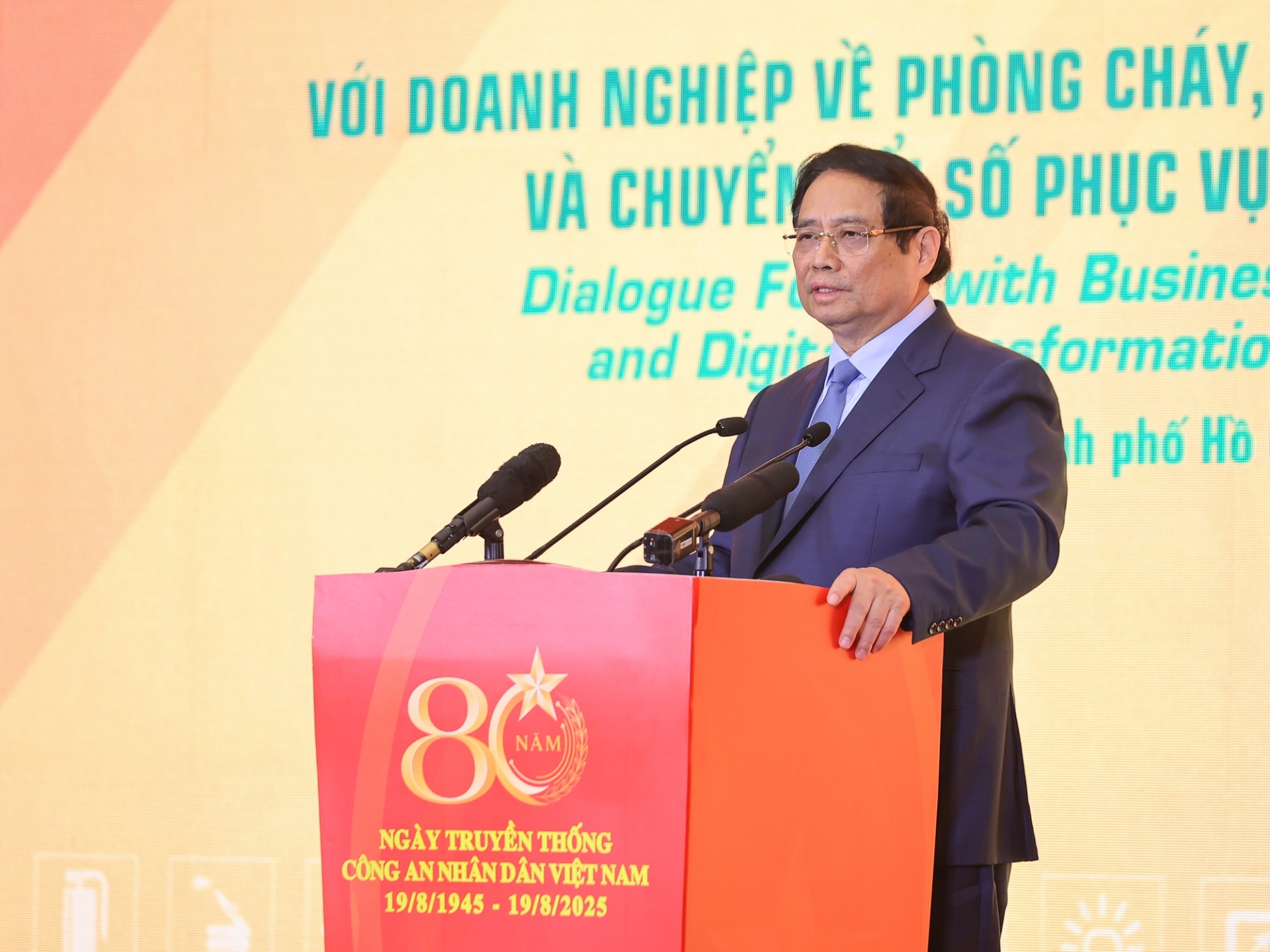   Thủ tướng nhấn mạnh, công tác PCCC và cứu nạn, cứu hộ có ý nghĩa quan trọng để bảo đảm cuộc sống an toàn, bình yên cho mỗi cá nhân, gia đình và toàn xã hội - Ảnh: VGP