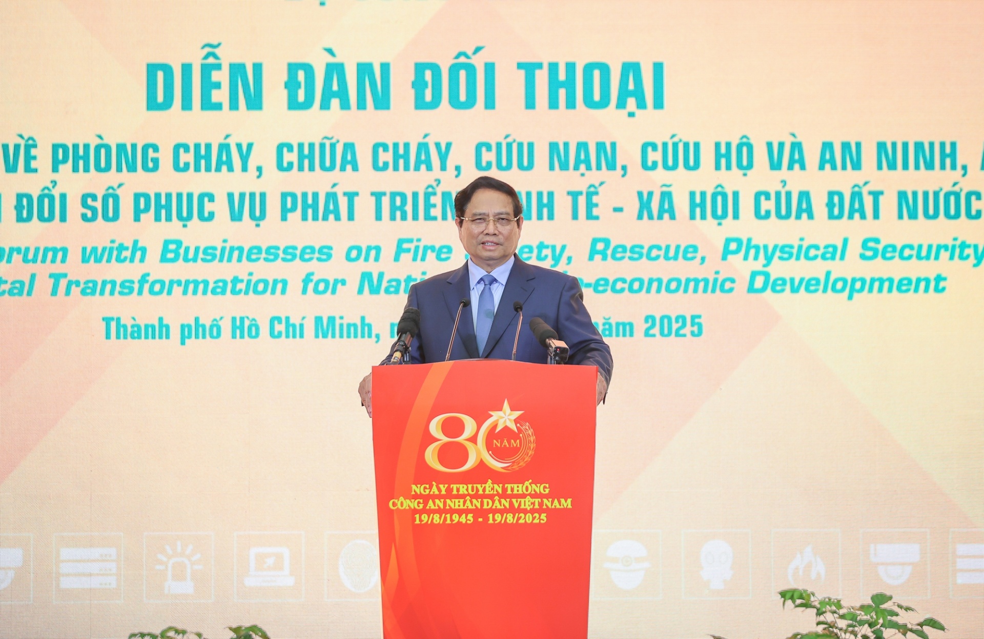   Thủ tướng Phạm Minh Chính dự Diễn đàn đối thoại với doanh nghiệp về phòng cháy, chữa cháy và cứu nạn, cứu hộ, an ninh, an toàn và chuyển đổi số phục vụ phát triển kinh tế - xã hội của đất nước - Ảnh: Nhật Bắc