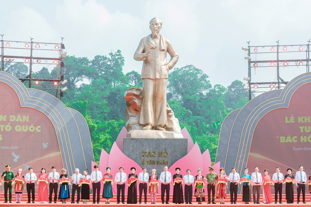 Tổng Bí thư Tô Lâm dự lễ khánh thành Tượng đài Bác Hồ tại 