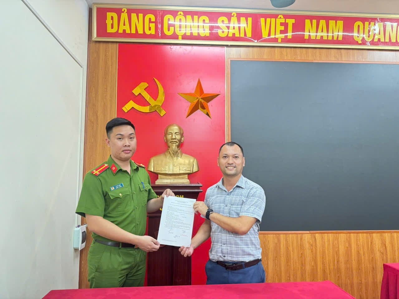 Anh Phúc tỏ lòng biết ơn sâu sắc đến Công an xã Mê Linh đã sớm hỗ trợ, xác minh giải quyết vụ việc trong thời gian nhanh chóng