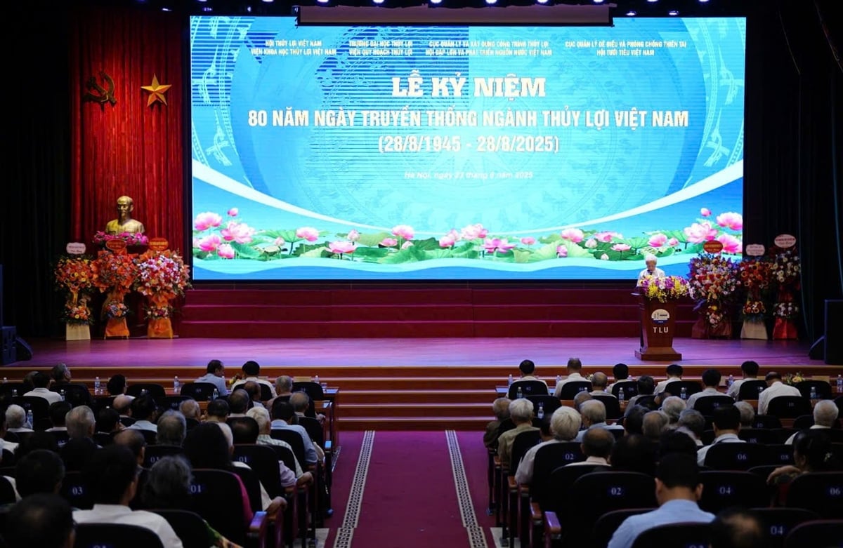 Lễ kỷ niệm 80 năm ngày truyền thống ngành Thủy lợi Việt Nam có sự tham dự của đại diện Hội Thủy lợi Việt Nam, Viện Khoa học Thủy lợi Việt Nam, Trường Đại học Thủy lợi, Cục Quản lý và Xây dựng công trình thủy lợi, Cục Quản lý đê điều và Phòng chống thiên tai... Ảnh: Linh Linh.
