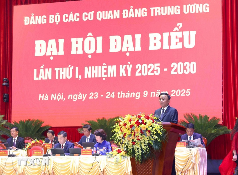 Ông Trần Cẩm Tú, Ủy viên Bộ Chính trị, Thường trực Ban Bí thư, Bí thư Đảng ủy các cơ quan Đảng Trung ương phát biểu khai mạc Đại hội. (Ảnh: TTXVN) Ông Trần Cẩm Tú, Ủy viên Bộ Chính trị, Thường trực Ban Bí thư, Bí thư Đảng ủy các cơ quan Đảng Trung ương phát biểu khai mạc Đại hội. (Ảnh: TTXVN)