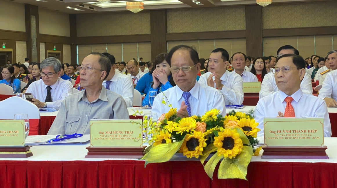 Cần Thơ tôn vinh những tập thể, cá nhân trong phong trào thi đua yêu nước Cần Thơ tôn vinh những tập thể, cá nhân trong phong trào thi đua yêu nước