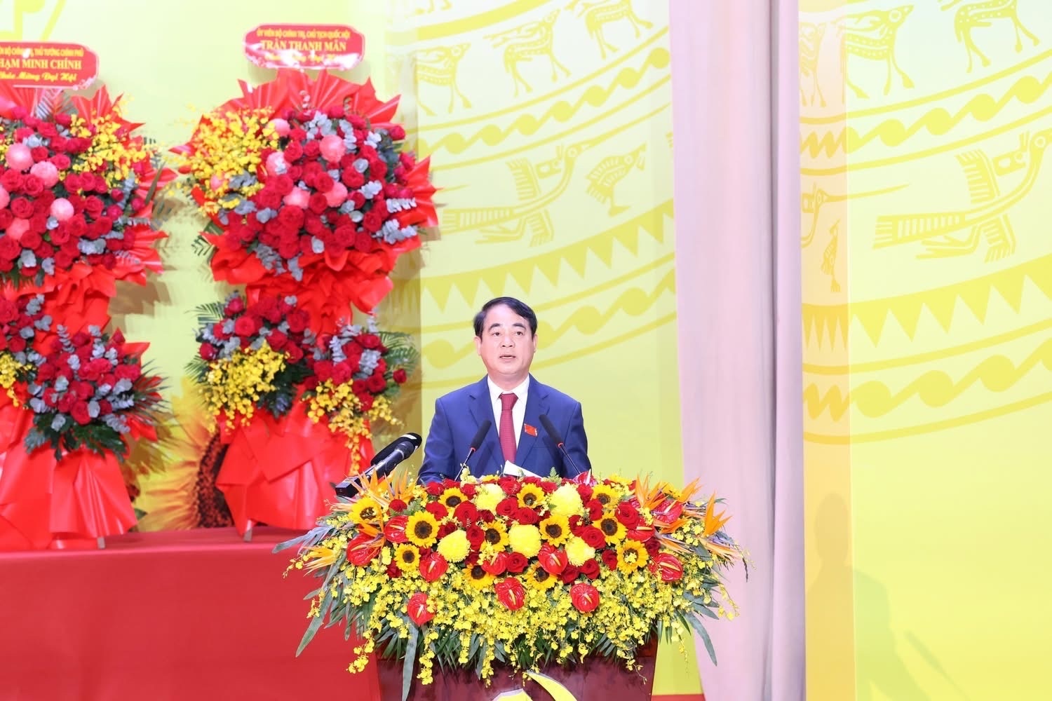 Xây dựng Khánh Hòa phát triển mạnh mẽ, toàn diện, giàu bản sắc, cùng đất nước bước vào kỷ nguyên mới Xây dựng Khánh Hòa phát triển mạnh mẽ, toàn diện, giàu bản sắc, cùng đất nước bước vào kỷ nguyên mới