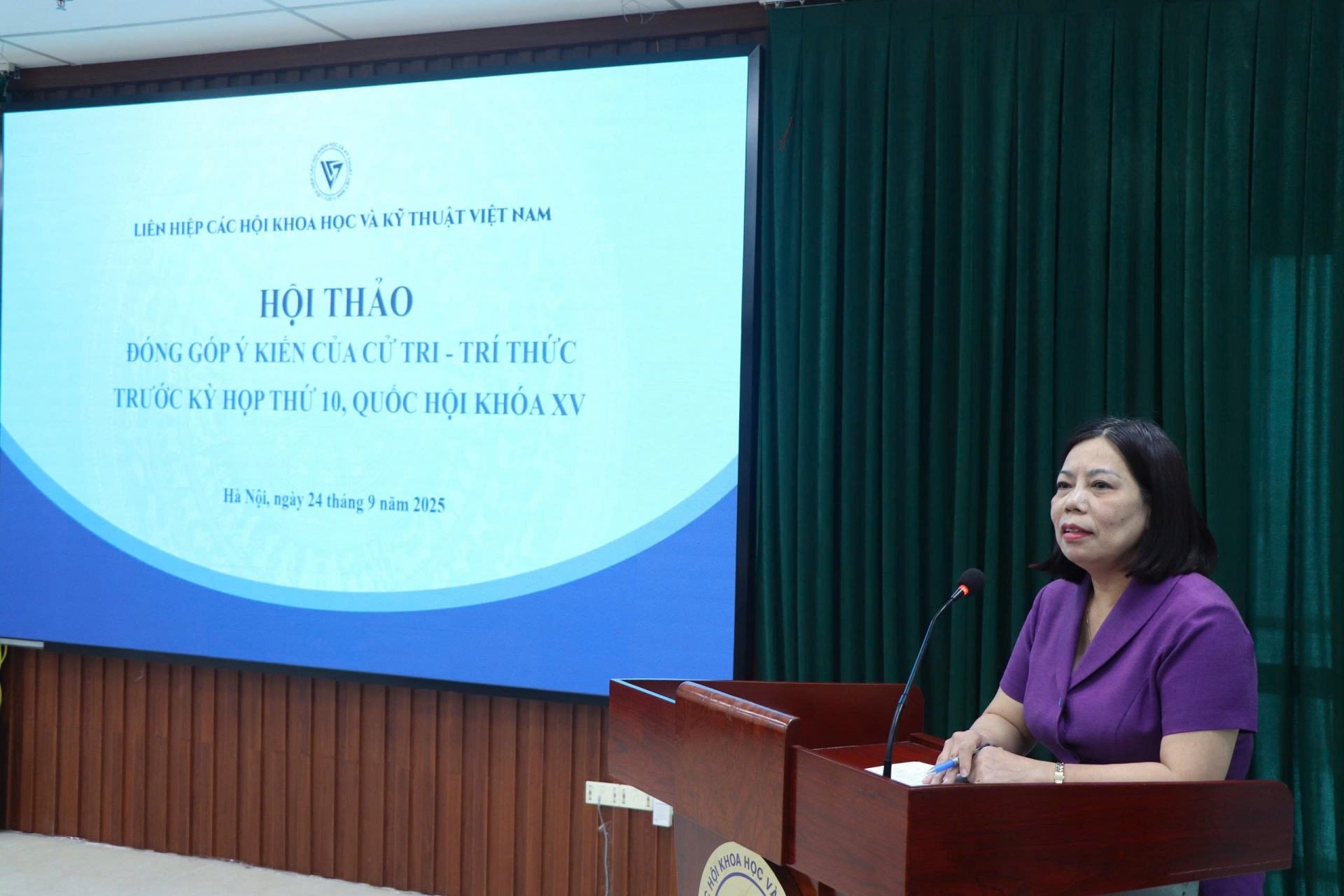 Bà Phạm Thị Hồng, Phó trưởng ban Dân chủ, Giám sát và Phản biện xã hội MTTQ Việt Nam đánh giá cao chất lượng của hội thảo