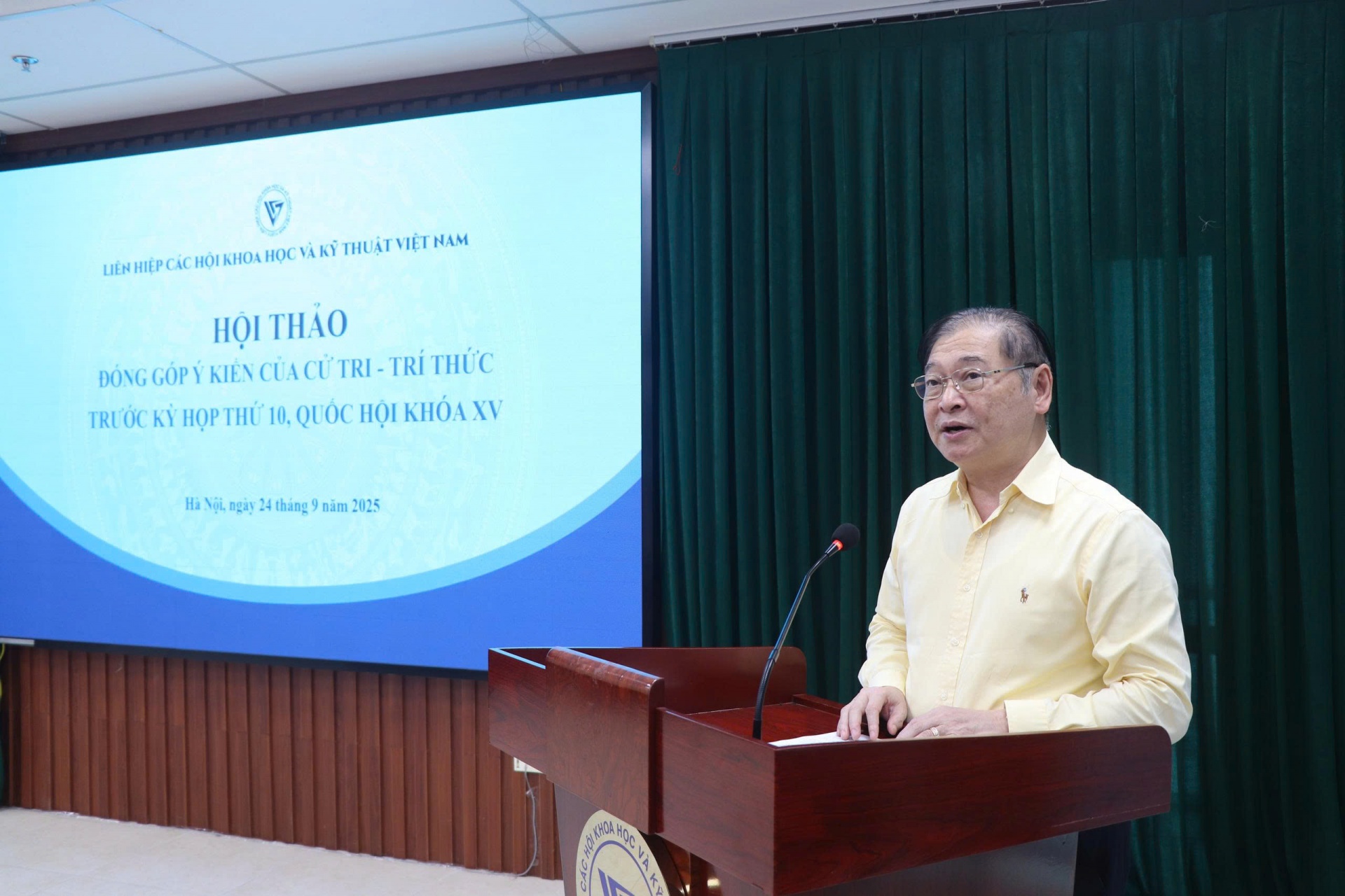 TSKH Phan Xuân Dũng - Chủ tịch Liên hiệp các Hội KHKT VN chủ trì hội thảo