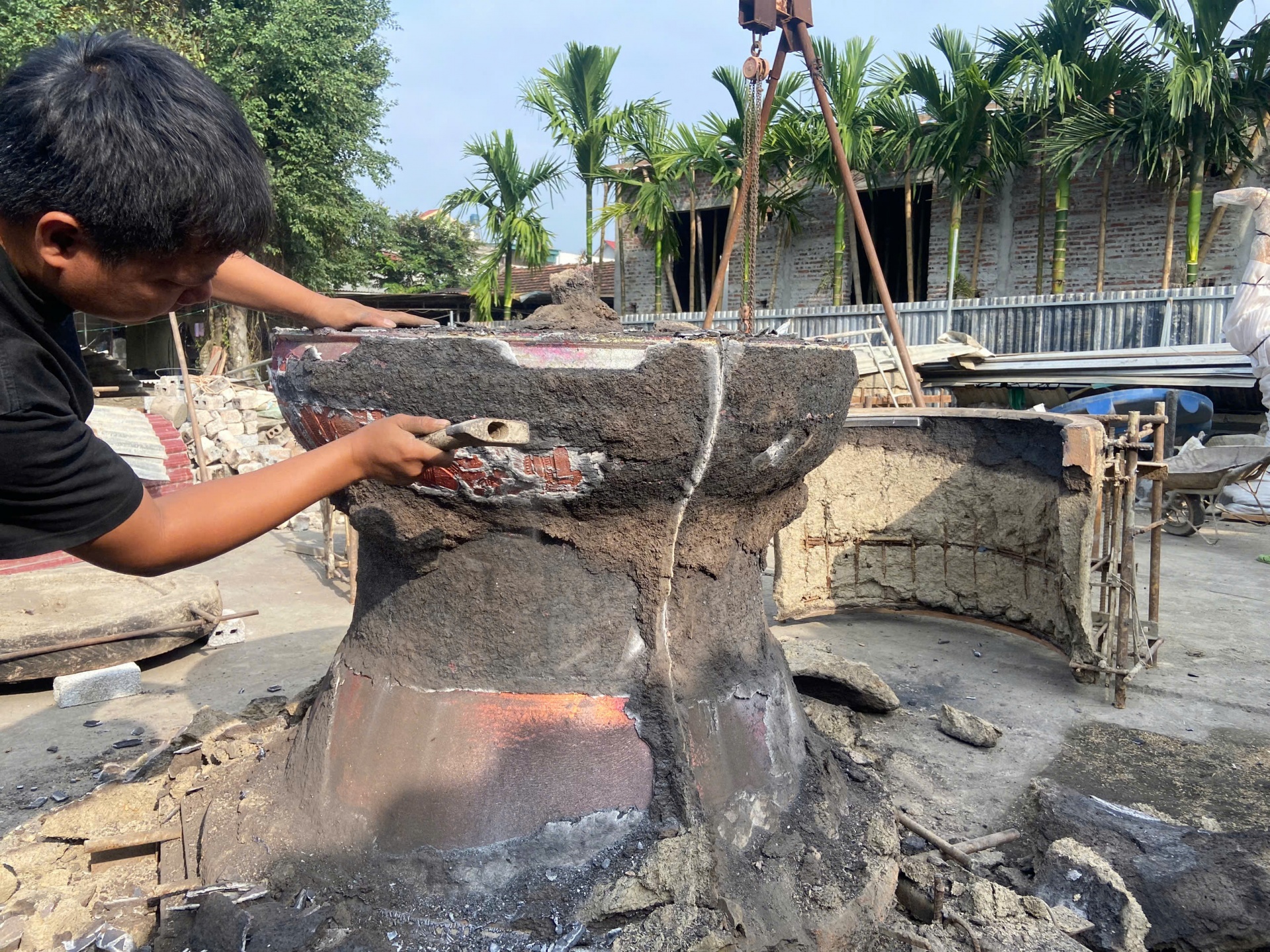 Dỡ khuôn trống đống