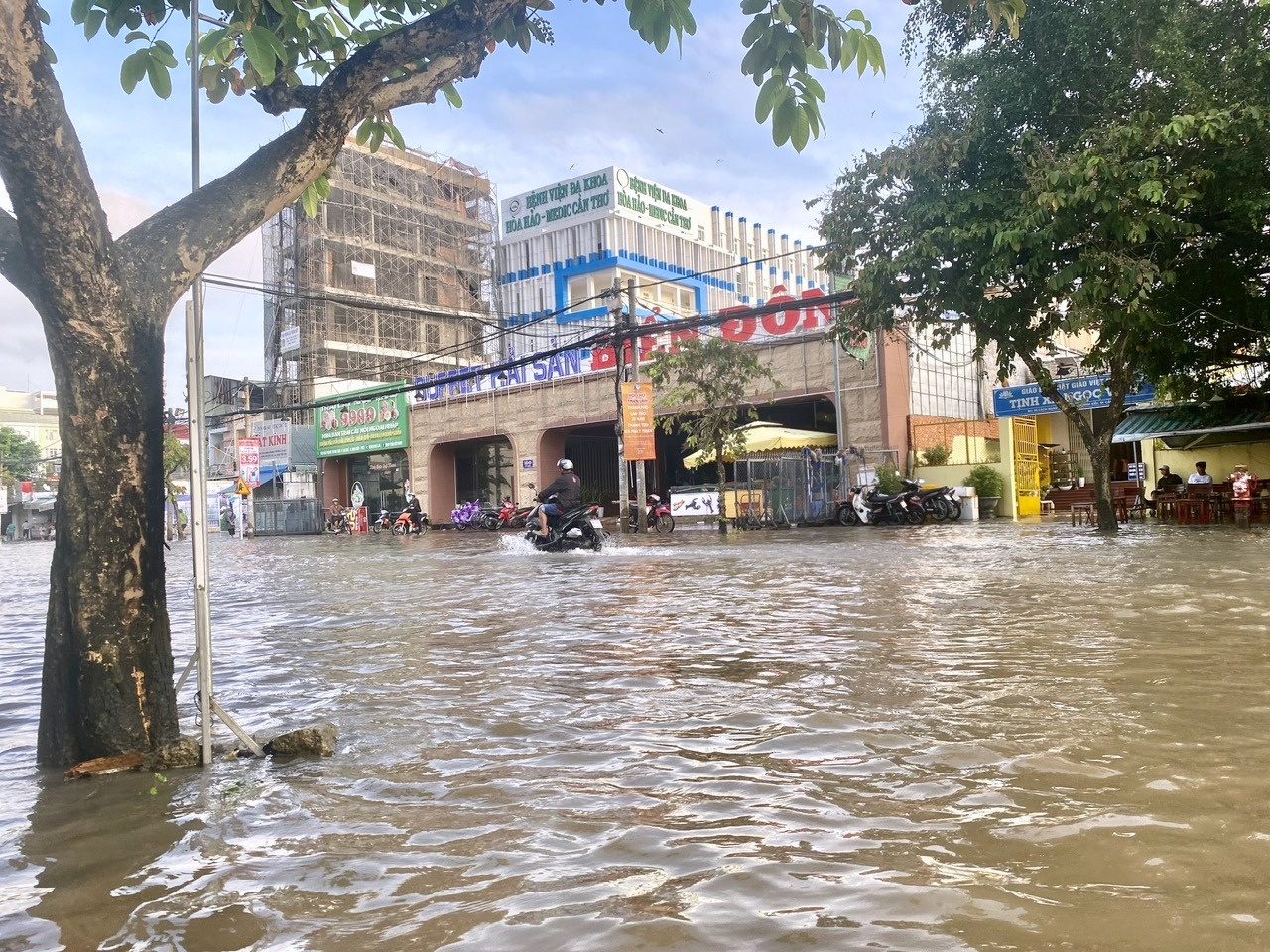 Các đô thị miền Tây lo ứng phó với lũ kết hợp triều cường
