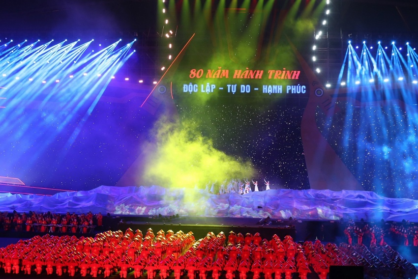 Tái hiện hành trình 
