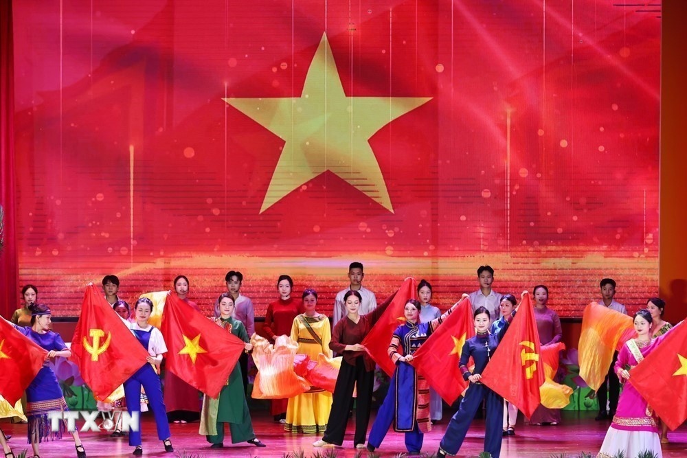 Văn nghệ chào mừng Đại hội đại biểu Đảng bộ Mặt trận Tổ quốc, các đoàn thể Trung ương lần thứ nhất, nhiệm kỳ 2025-2030. (Ảnh: TTXVN) Văn nghệ chào mừng Đại hội đại biểu Đảng bộ Mặt trận Tổ quốc, các đoàn thể Trung ương lần thứ nhất, nhiệm kỳ 2025-2030. (Ảnh: TTXVN)