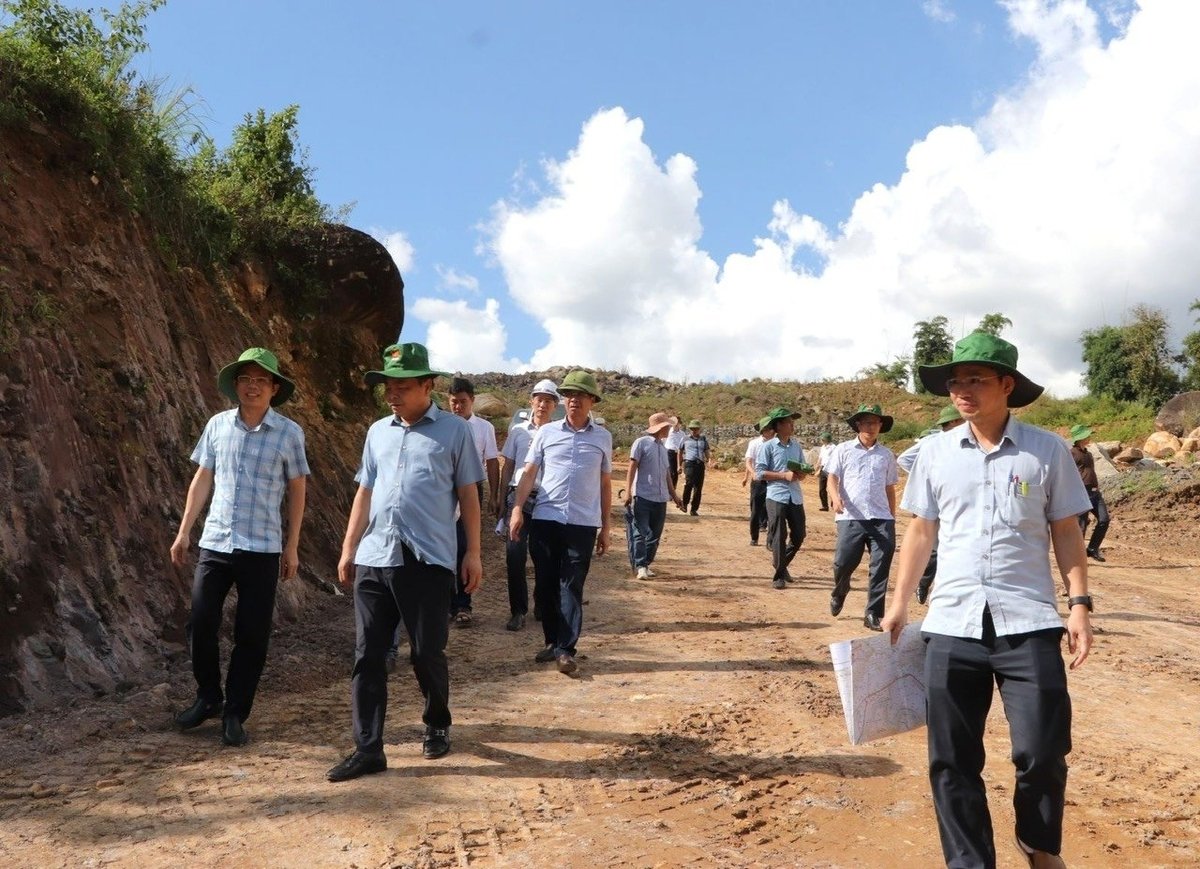 Đoàn công tác cũng tới kiểm tra mặt bằng thực hiện dự án Hồ chứa nước Giang Ma, tỉnh Lai Châu. Ảnh: laichau.gov.vn