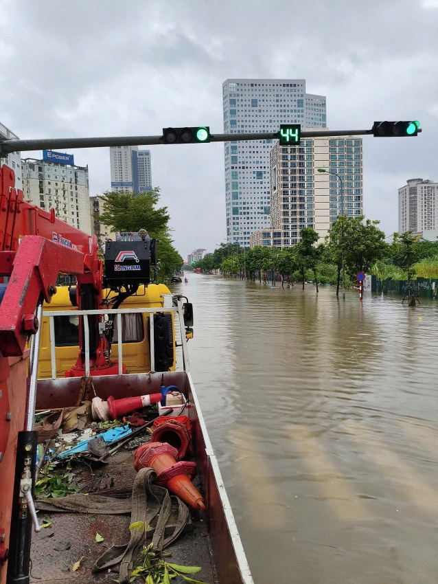 Mưa to gây ngập úng, ảnh hưởng đến đời sống người dân Thủ đô