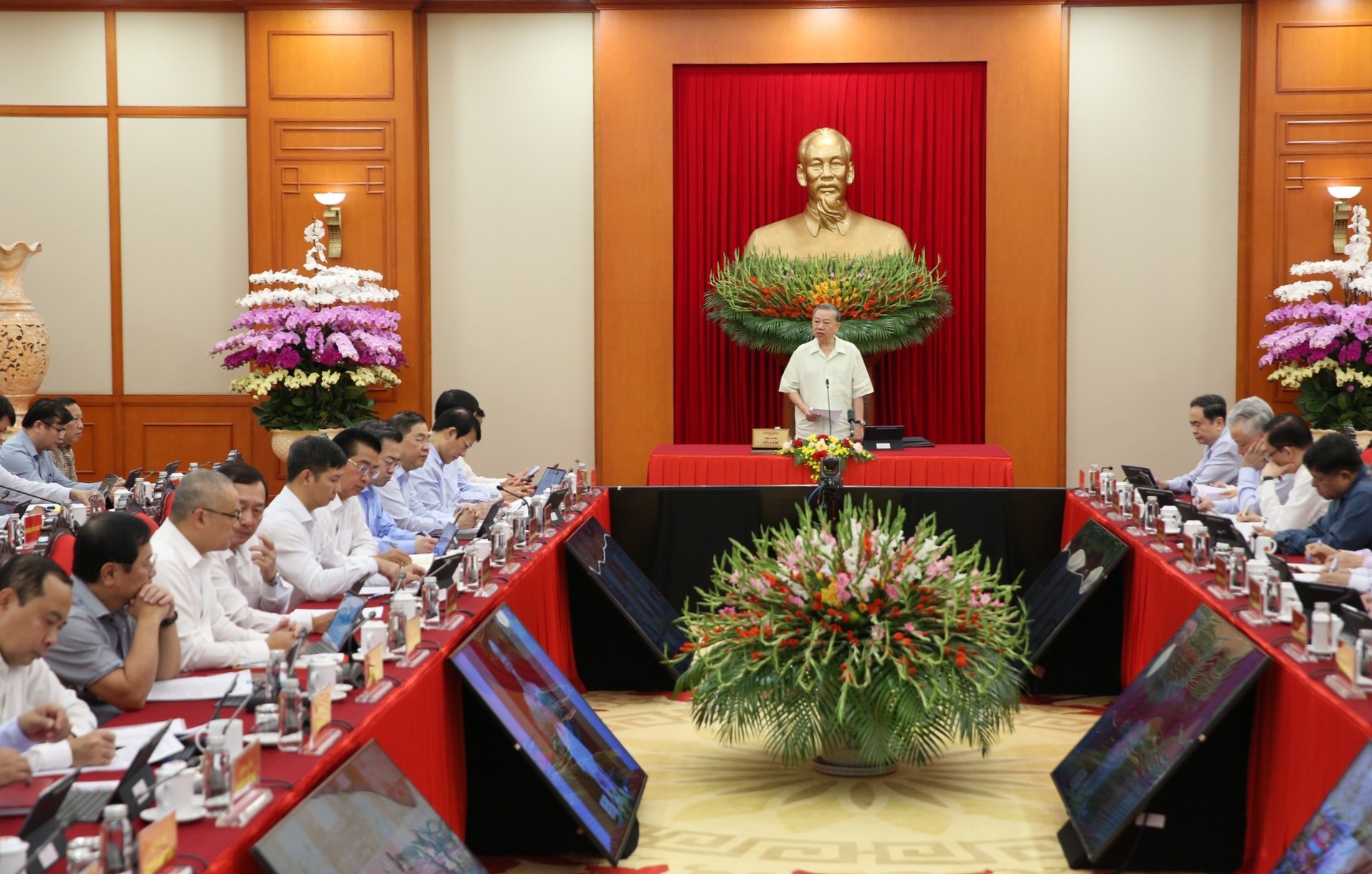 Tổng Bí thư Tô Lâm chủ trì phiên họp của Ban Chỉ đạo Trung ương về phát triển khoa học, công nghệ, đổi mới sáng tạo và chuyển đổi số - Ảnh: VGP