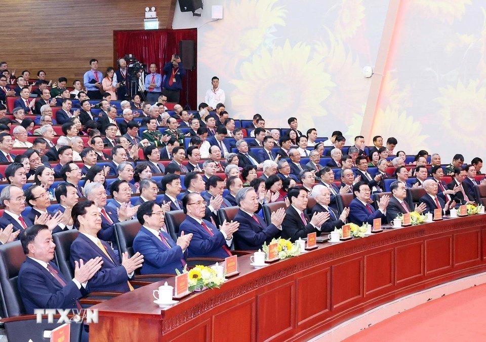 Tổng Bí thư Tô Lâm, Chủ tịch nước Lương Cường, Thủ tướng Phạm Minh Chính, Chủ tịch Quốc hội Trần Thanh Mẫn, và các đồng chí nguyên lãnh đạo Đảng, Nhà nước dự phiên khai mạc Đại hội Đại biểu Đảng bộ TPHCM lần thứ I, nhiệm kỳ 2025-2030 - Ảnh: TTXVN   Tổng Bí thư Tô Lâm, Chủ tịch nước Lương Cường, Thủ tướng Phạm Minh Chính, Chủ tịch Quốc hội Trần Thanh Mẫn, và các đồng chí nguyên lãnh đạo Đảng, Nhà nước dự phiên khai mạc Đại hội Đại biểu Đảng bộ TPHCM lần thứ I, nhiệm kỳ 2025-2030 - Ảnh: TTXVN