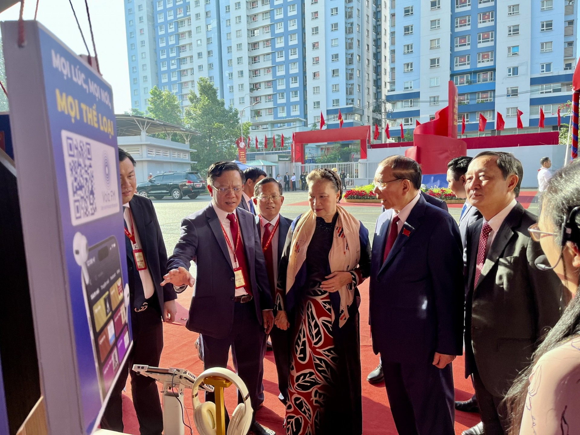 Nguyên Tổng Bí thư Nông Đức Mạnh, nguyên Chủ tịch Quốc hội Nguyễn Thị Kim Ngân tham quan Triển lãm Thành tựu Báo chí - Xuất bản - Ảnh: VGP  Nguyên Tổng Bí thư Nông Đức Mạnh, nguyên Chủ tịch Quốc hội Nguyễn Thị Kim Ngân tham quan Triển lãm Thành tựu Báo chí - Xuất bản - Ảnh: VGP