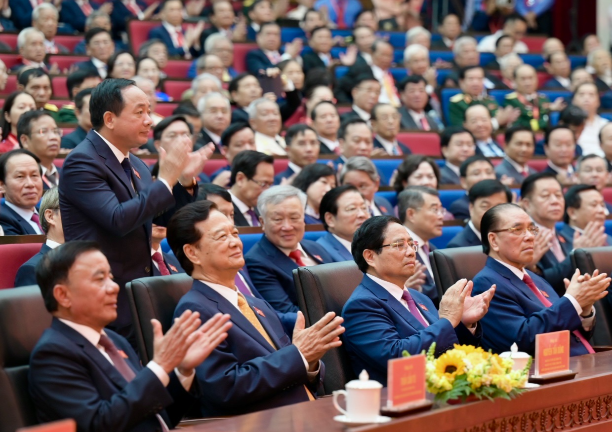 Nguyên Tổng Bí thư Nông Đức Mạnh, Thủ tướng Phạm Minh Chính, nguyên Thủ tướng Nguyễn Tấn Dũng, Thường trực Ban Bí thư Trần Cẩm Tú dự phiên khai mạc Đại hội Đại biểu Đảng bộ TPHCM lần thứ I, nhiệm kỳ 2025-2030 - Ảnh: VGP   Nguyên Tổng Bí thư Nông Đức Mạnh, Thủ tướng Phạm Minh Chính, nguyên Thủ tướng Nguyễn Tấn Dũng, Thường trực Ban Bí thư Trần Cẩm Tú dự phiên khai mạc Đại hội Đại biểu Đảng bộ TPHCM lần thứ I, nhiệm kỳ 2025-2030 - Ảnh: VGP