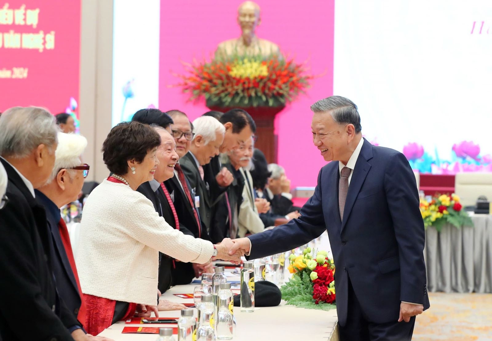 Hội nghị Văn hóa toàn quốc triển khai Nghị quyết Đại hội XIII của Đảng, tổ chức ngày 24-11-2021, đã tạo sức lan tỏa mạnh mẽ, nâng cao nhận thức trong toàn hệ thống chính trị và các tầng lớp nhân dân về vị trí, vai trò của văn hóa - Ảnh: Tuấn Minh