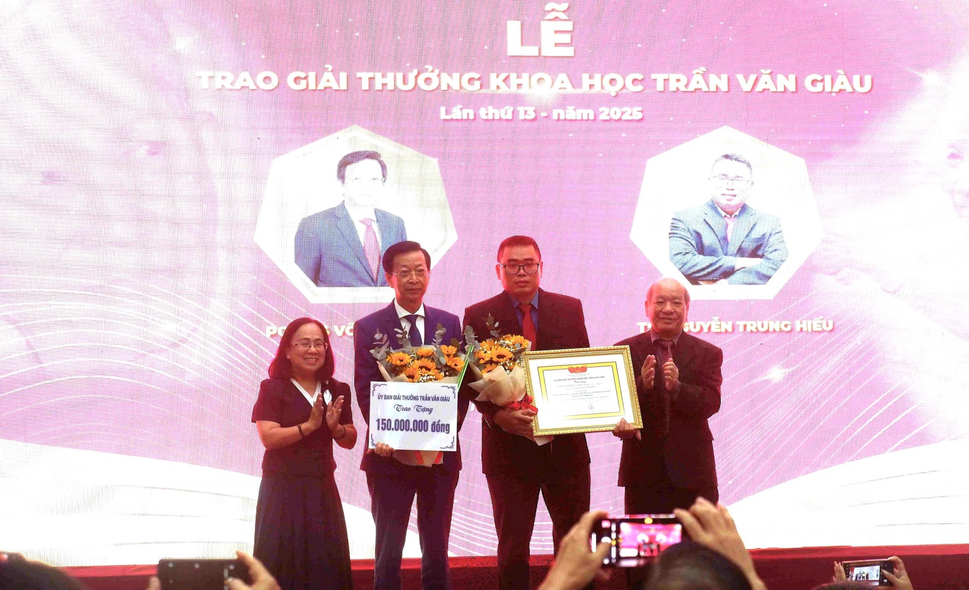 Trường Đại học An Giang có 2 giáo viên đạt Giải thưởng khoa học Trần Văn Giàu Trường Đại học An Giang có 2 giáo viên đạt Giải thưởng khoa học Trần Văn Giàu