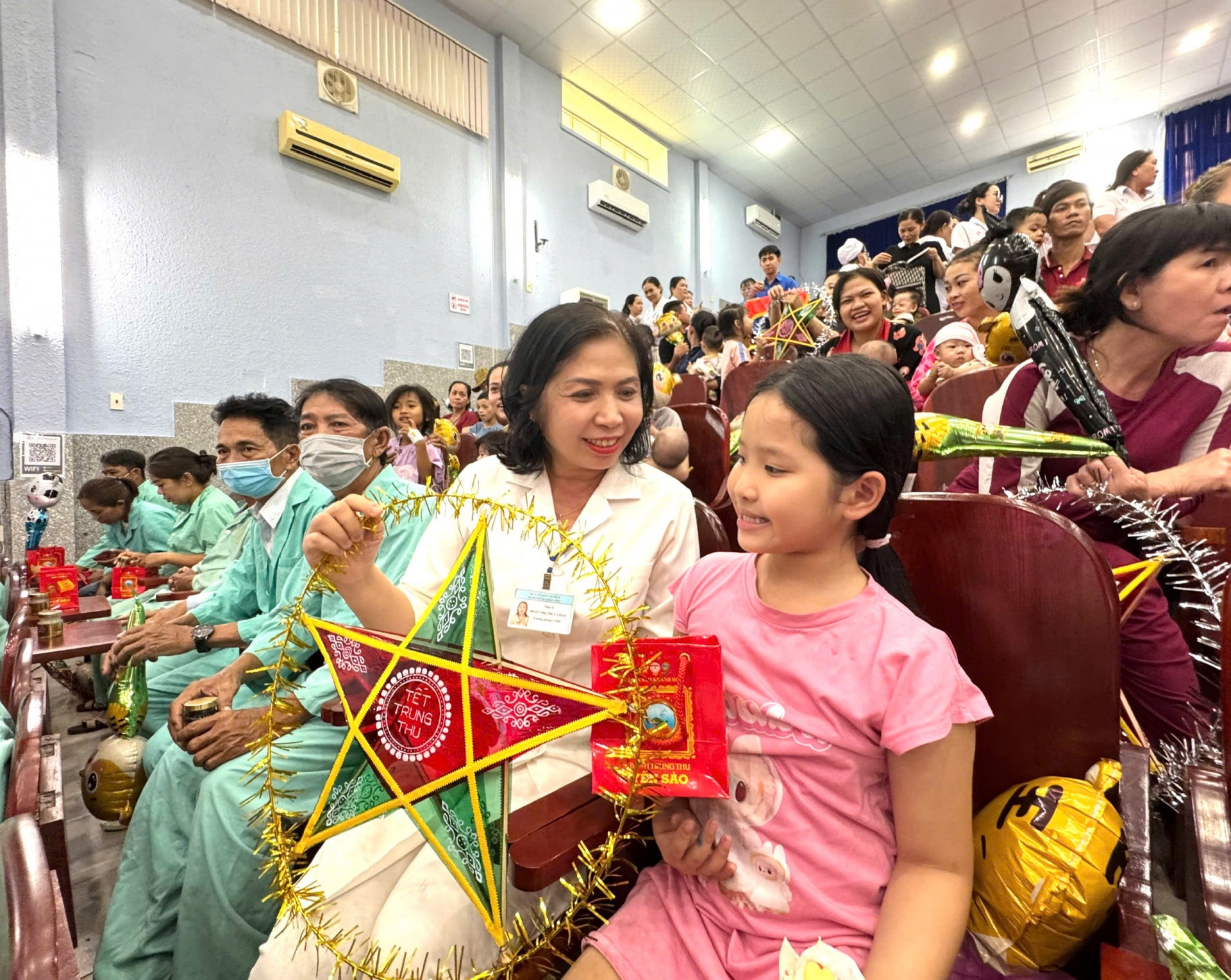 “Vui hội trăng rằm - Kết nối sẻ chia – Tết đoàn viên đến bệnh nhân” “Vui hội trăng rằm - Kết nối sẻ chia – Tết đoàn viên đến bệnh nhân”