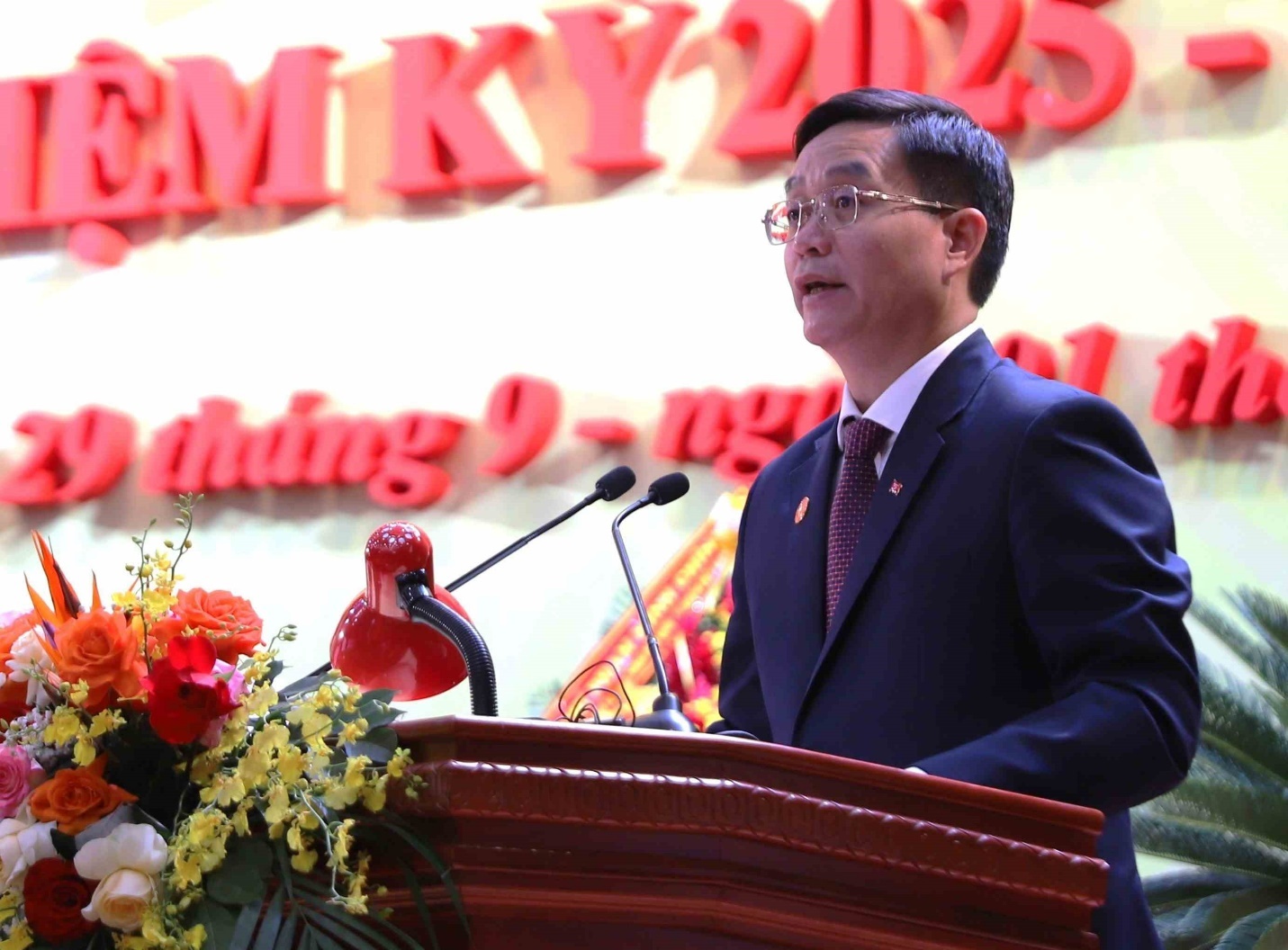 Ông Nguyễn Đình Trung phát biểu tại Đại hội Đảng bộ tỉnh Đắk Lắk lần thứ I, nhiệm kỳ 2025 – 2030, với cương vị Bí thư Tỉnh ủy Ông Nguyễn Đình Trung phát biểu tại Đại hội Đảng bộ tỉnh Đắk Lắk lần thứ I, nhiệm kỳ 2025 – 2030, với cương vị Bí thư Tỉnh ủy