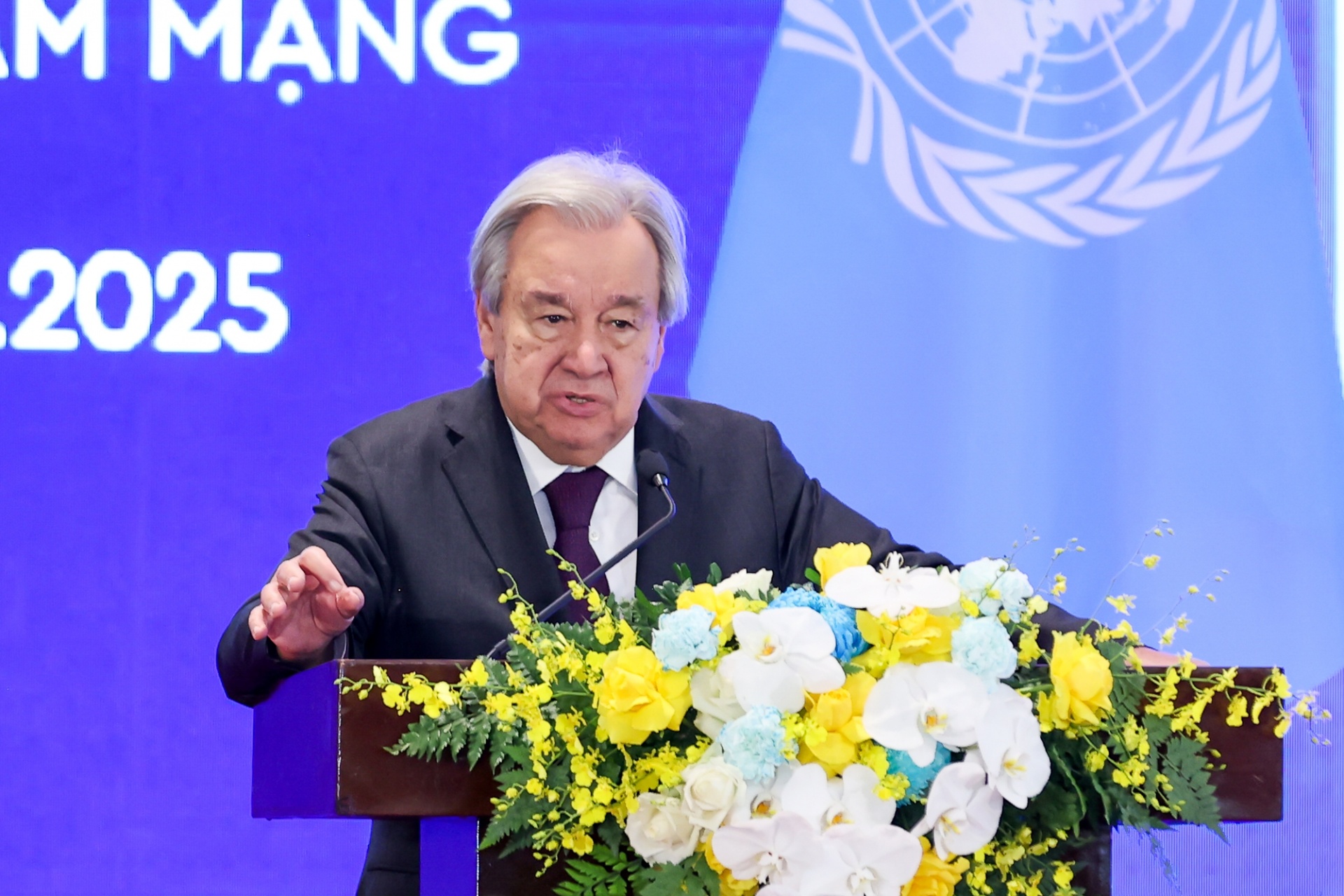 Tổng Thư ký Liên Hợp Quốc António Guterres đánh giá đây là thời khắc lịch sử và càng có ý nghĩa khi diễn ra ở Việt Nam – một trung tâm đổi mới sáng tạo, công nghệ và ngày càng trở thành mắt xích quan trọng trong chuỗi cung ứng điện tử trên thế giới - Ảnh: VGP   Tổng Thư ký Liên Hợp Quốc António Guterres đánh giá đây là thời khắc lịch sử và càng có ý nghĩa khi diễn ra ở Việt Nam – một trung tâm đổi mới sáng tạo, công nghệ và ngày càng trở thành mắt xích quan trọng trong chuỗi cung ứng điện tử trên thế giới - Ảnh: VGP