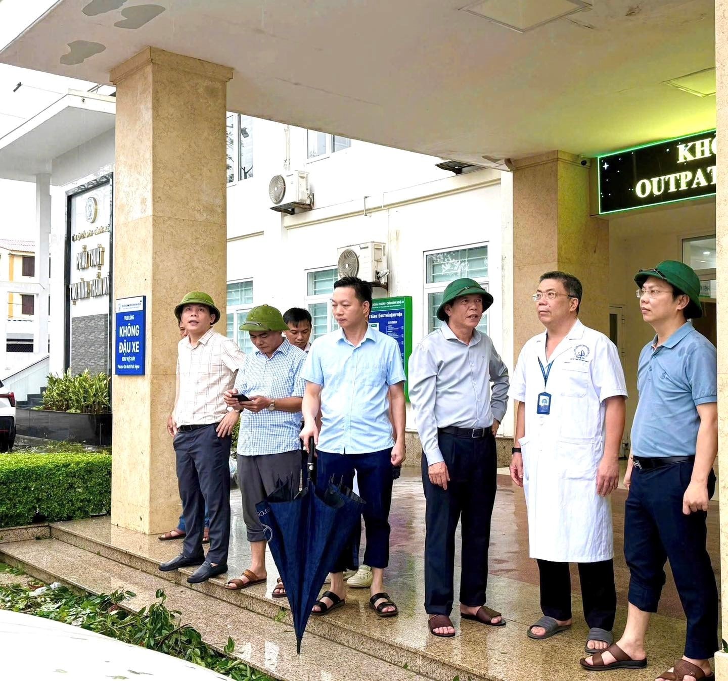    Đoàn công tác sở Y tế, tại bệnh viện Chấn thương Chỉnh hình.