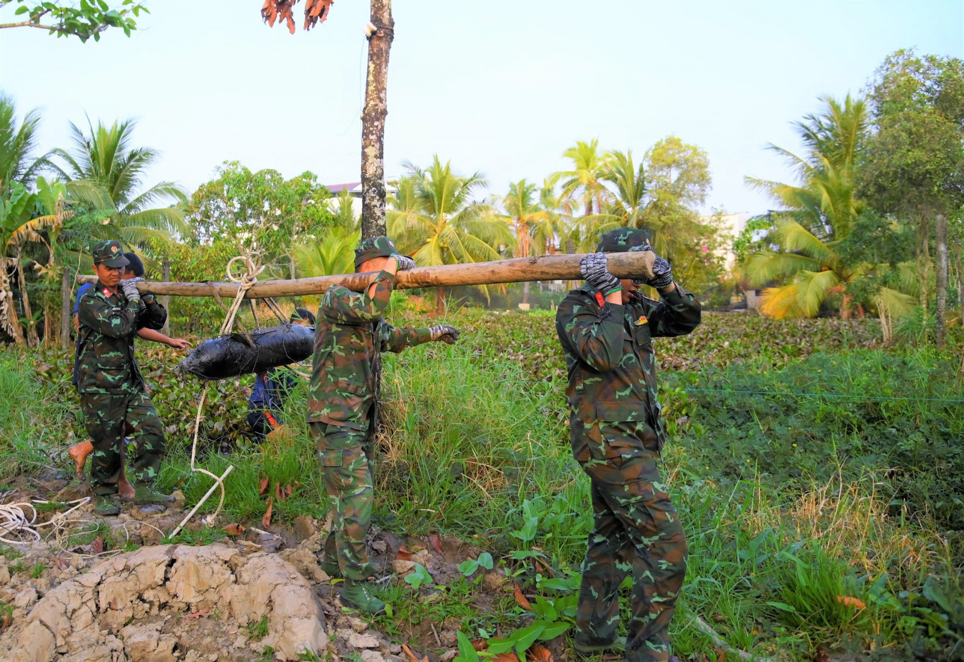 Cà Mau bàn giao gần 1,5 tấn bom còn sót lại sau chiến tranh để tiêu hủy