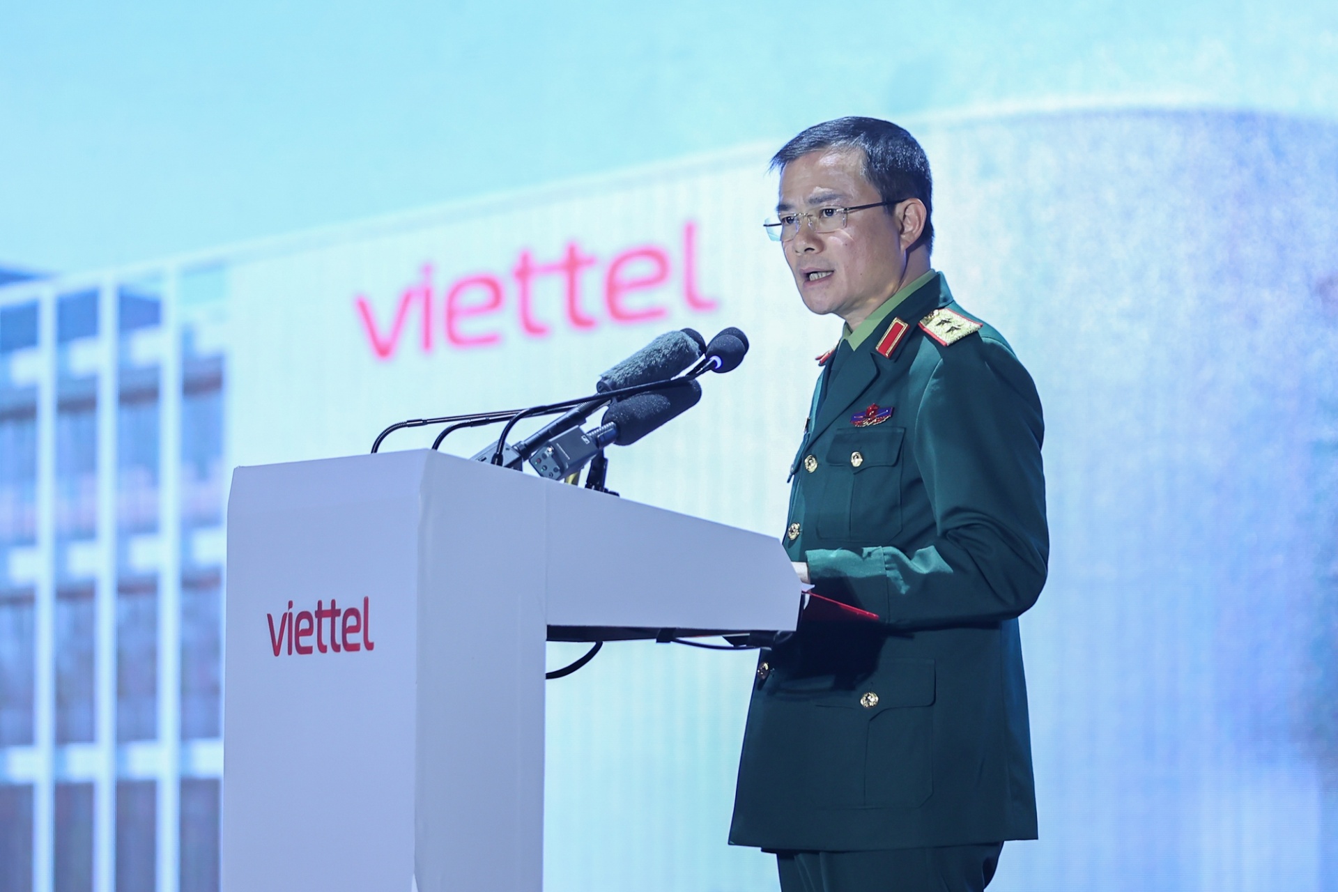   Trung tướng Tào Đức Thắng, Chủ tịch kiêm Tổng Giám đốc Tập đoàn Viettel phát biểu - Ảnh: VGP