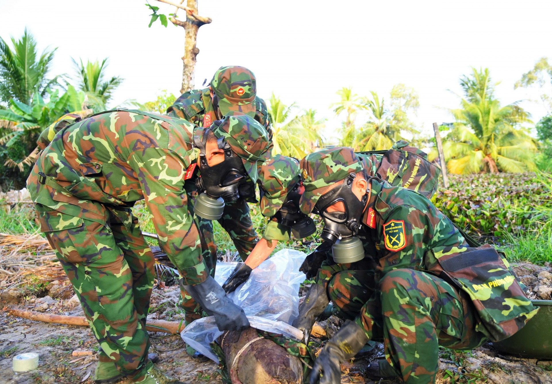 Cà Mau bàn giao gần 1,5 tấn bom còn sót lại sau chiến tranh để tiêu hủy