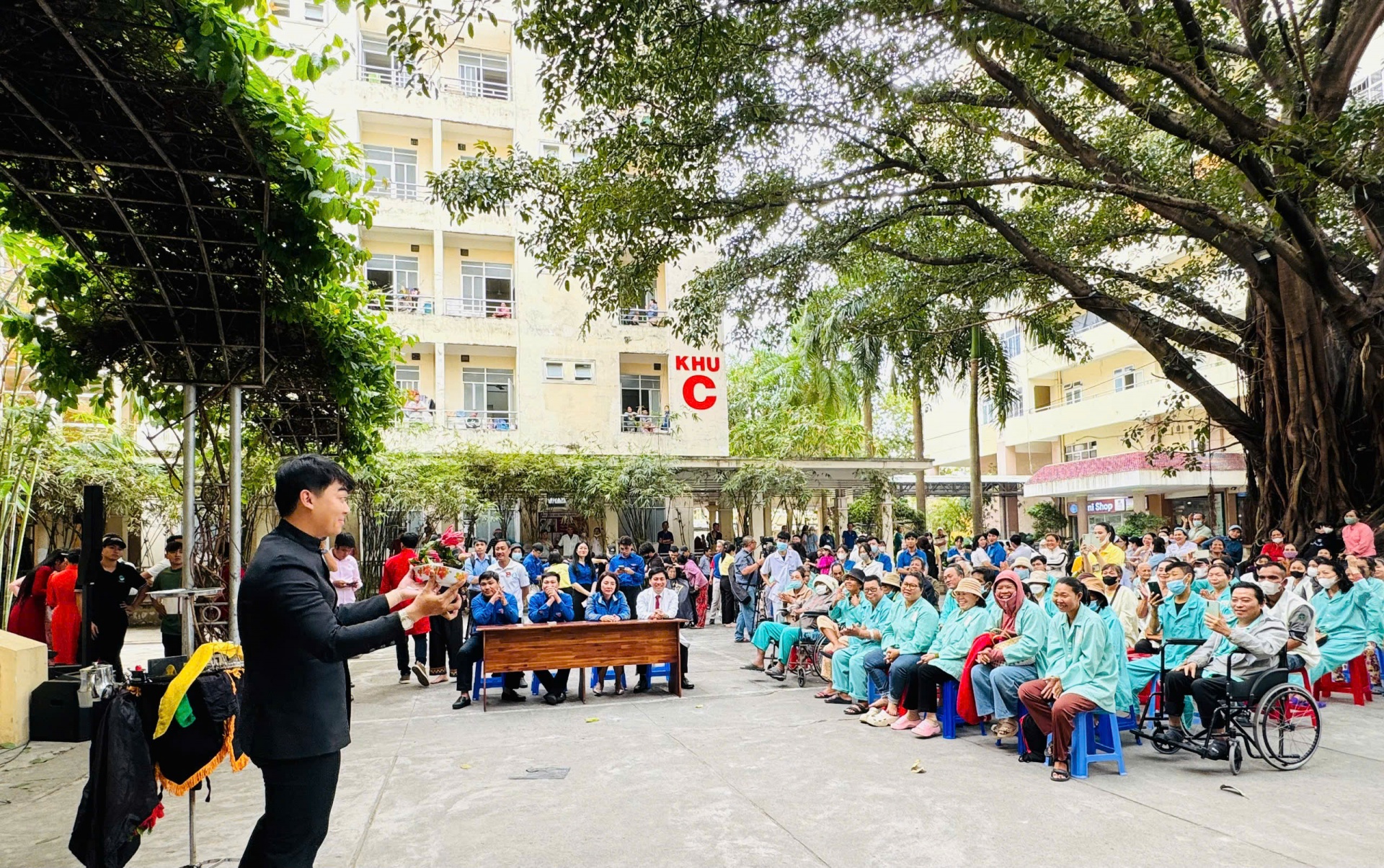 Chương trình “Xuân yêu thương - mang âm nhạc đến bệnh viện”