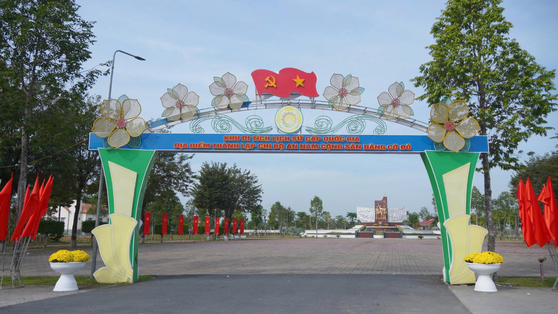 Từ “địa chỉ đỏ”, vun bồi lý tưởng cho thế hệ trẻ Cờ Đỏ