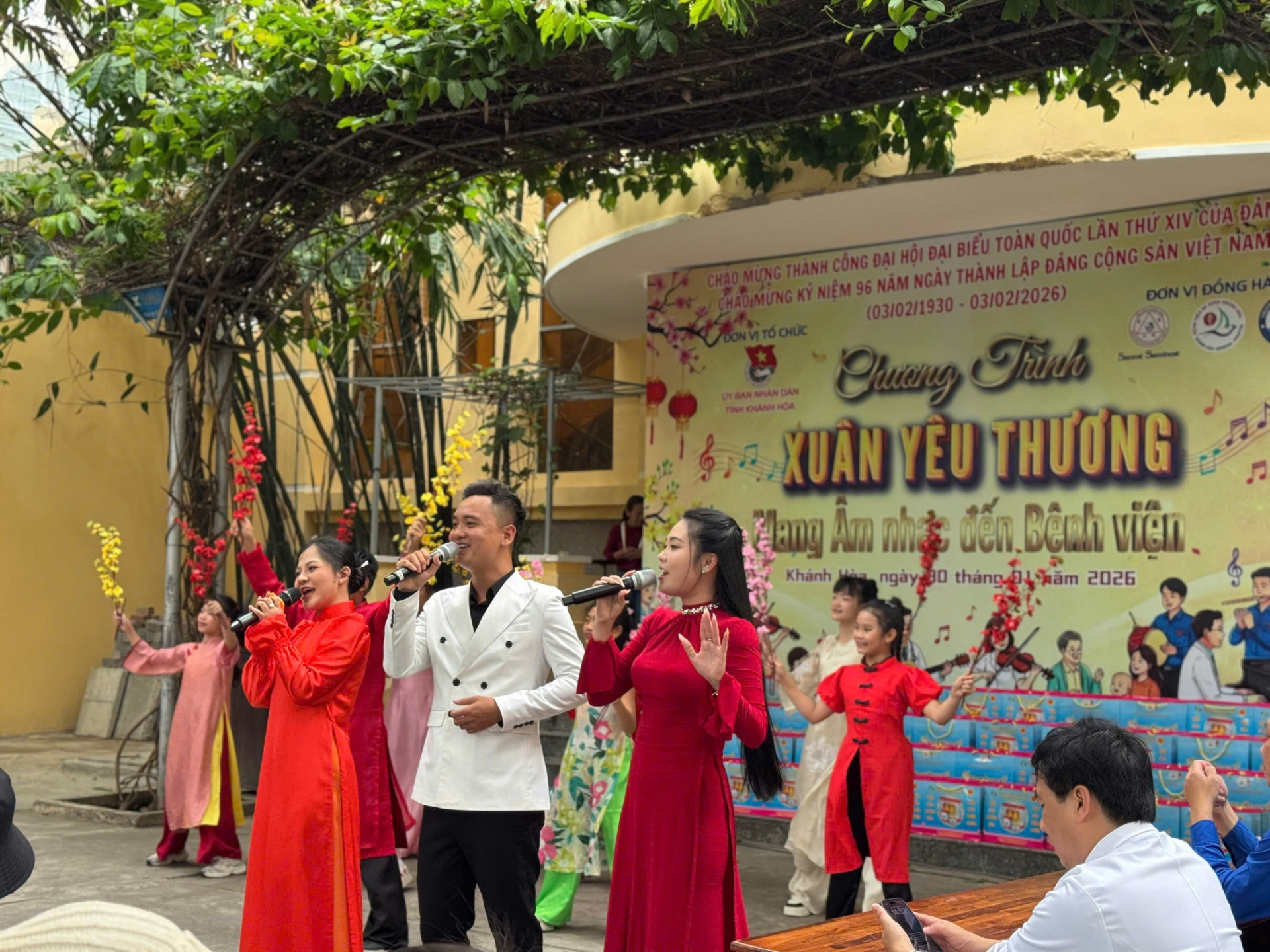 Chương trình “Xuân yêu thương - mang âm nhạc đến bệnh viện”