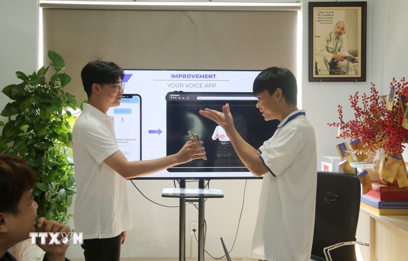 Thiết kế thành công phần mềm hỗ trợ người khiếm thính Your voice