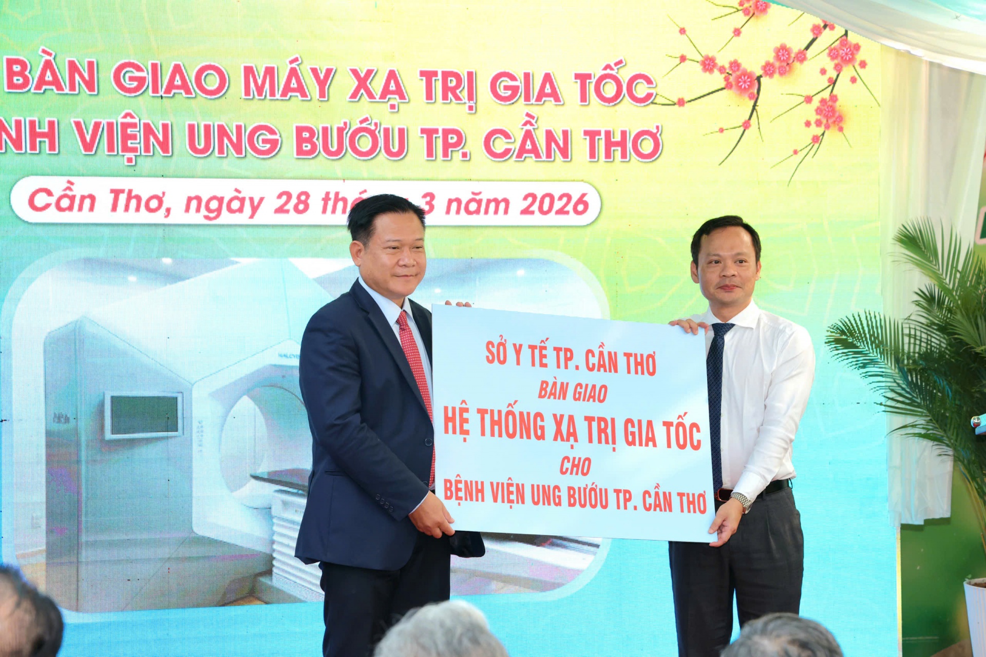 Cần Thơ: Bàn giao hệ thống xạ trị gia tốc cho Bệnh viện Ung bướu Cần Thơ: Bàn giao hệ thống xạ trị gia tốc cho Bệnh viện Ung bướu