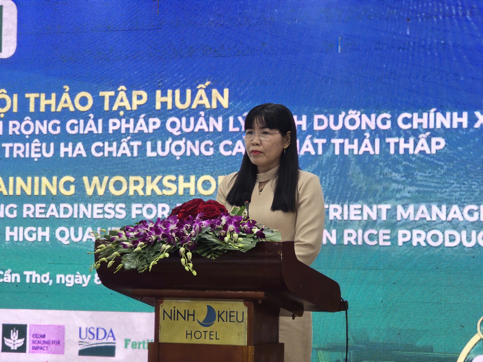 Giúp nông dân miền Tây tăng hiệu quả sản xuất lúa chất lượng cao, phát thải thấp