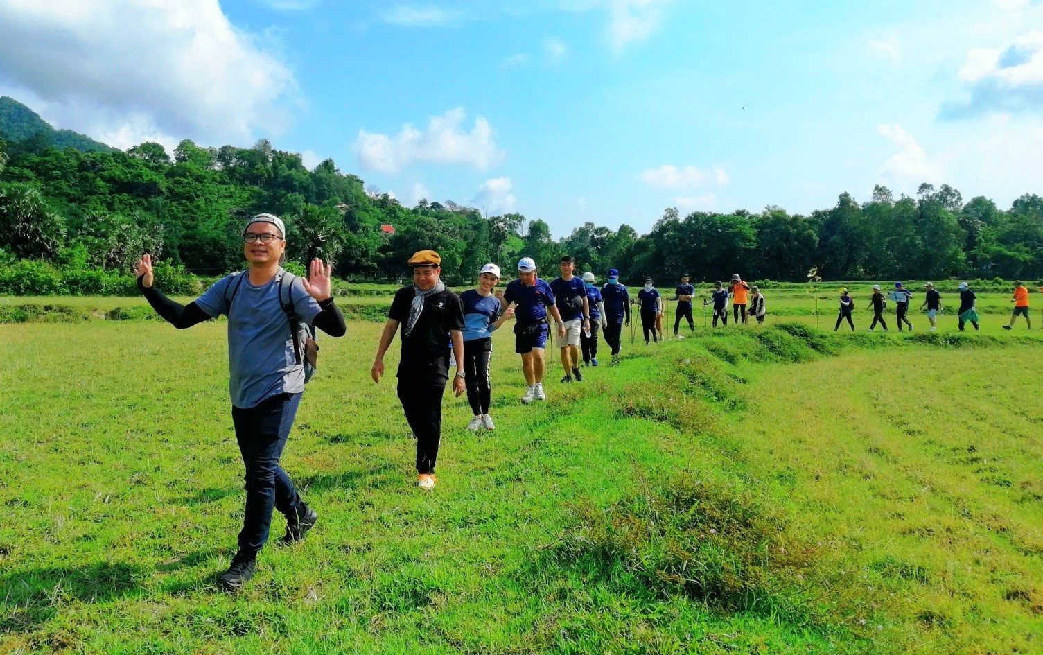 Hấp dẫn du lịch trekking Núi Cấm mùa mây. Hấp dẫn du lịch trekking Núi Cấm mùa mây.