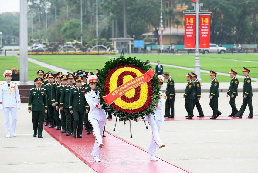 Lãnh đạo Đảng, Nhà nước vào Lăng viếng Chủ tịch Hồ Chí Minh nhân kỷ niệm Ngày giải phóng miền Nam, thống nhất đất nước
