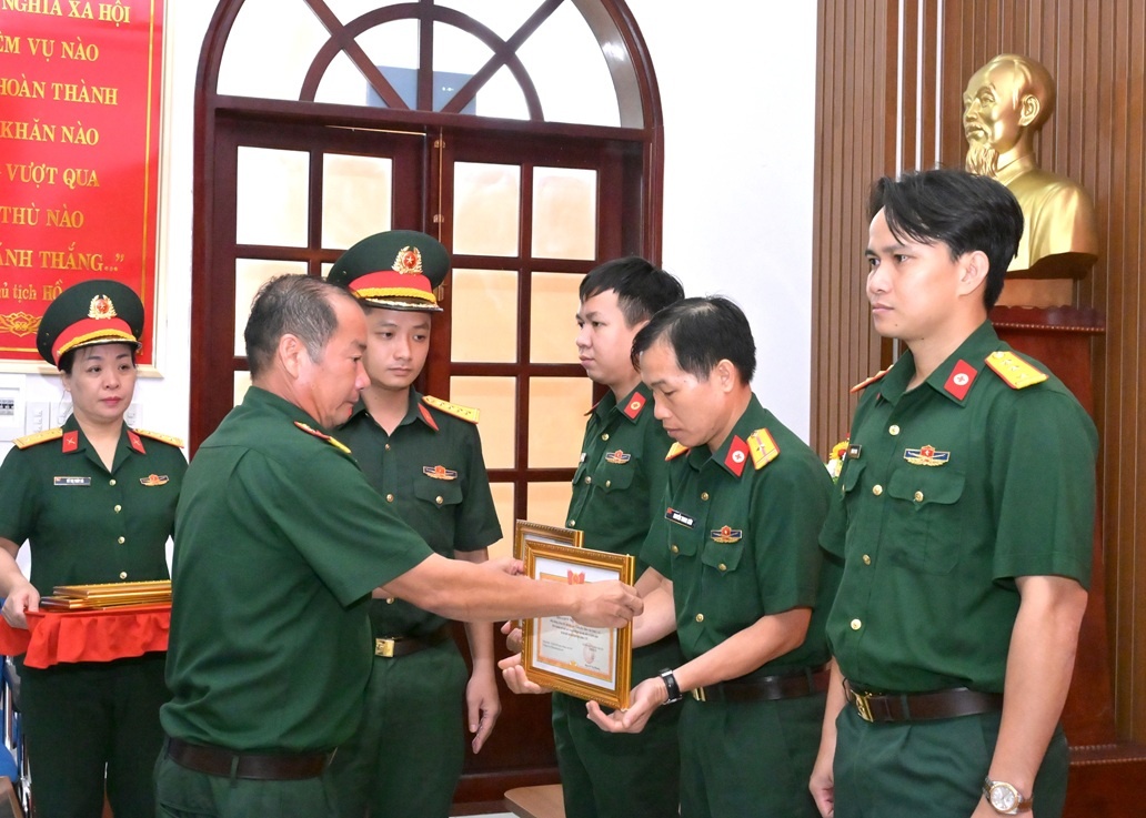 Bệnh viện Quân y 121 (Quân khu 9): Khen thưởng trong tham gia cấp cứu, điều trị bệnh nhân bị rắn độc cắn