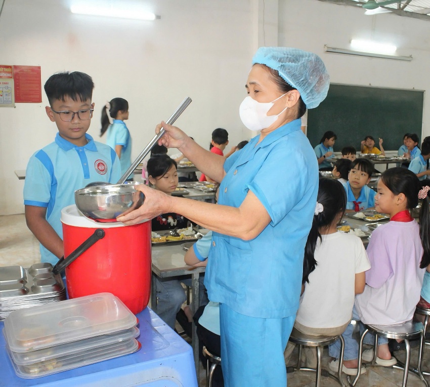 Phú Thọ:  Siết an toàn thực phẩm từ bếp ăn tập thể đến hàng quán đường phố