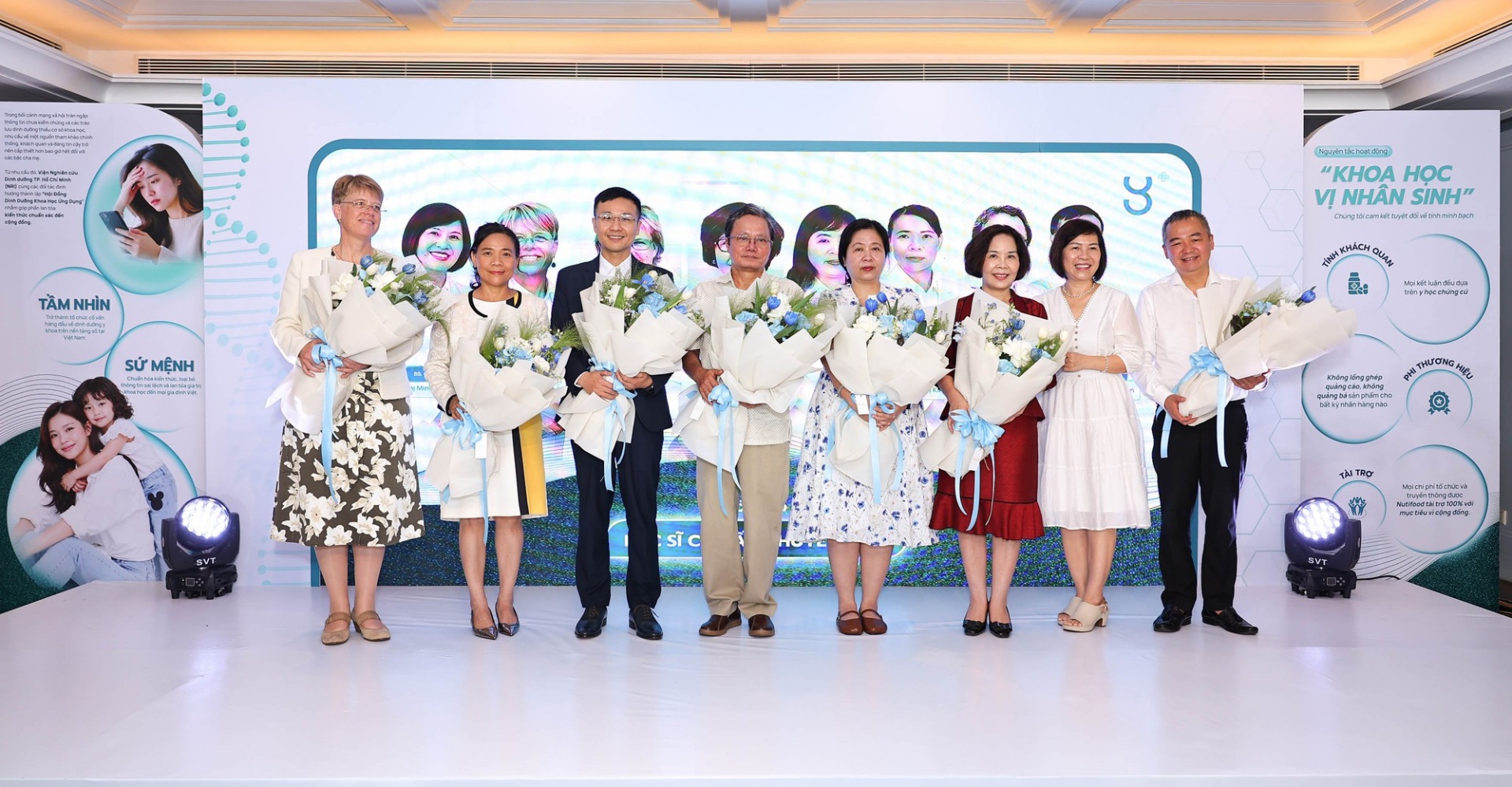   Các chuyên gia, bác sĩ là cố vấn chuyên môn tại lễ ra mắt Hội đồng dinh dưỡng khoa học ứng dụng thuộc Viện Nghiên cứu dinh dưỡng TPHCM - Ảnh: VGP