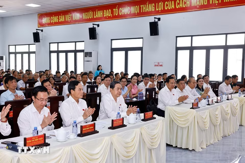 Chủ tịch Quốc hội Trần Thanh Mẫn cùng Đoàn đại biểu Quốc hội Thành phố Hồ Chí Minh (đơn vị bầu cử số 12) tiếp xúc cử tri - Ảnh: TTXVN