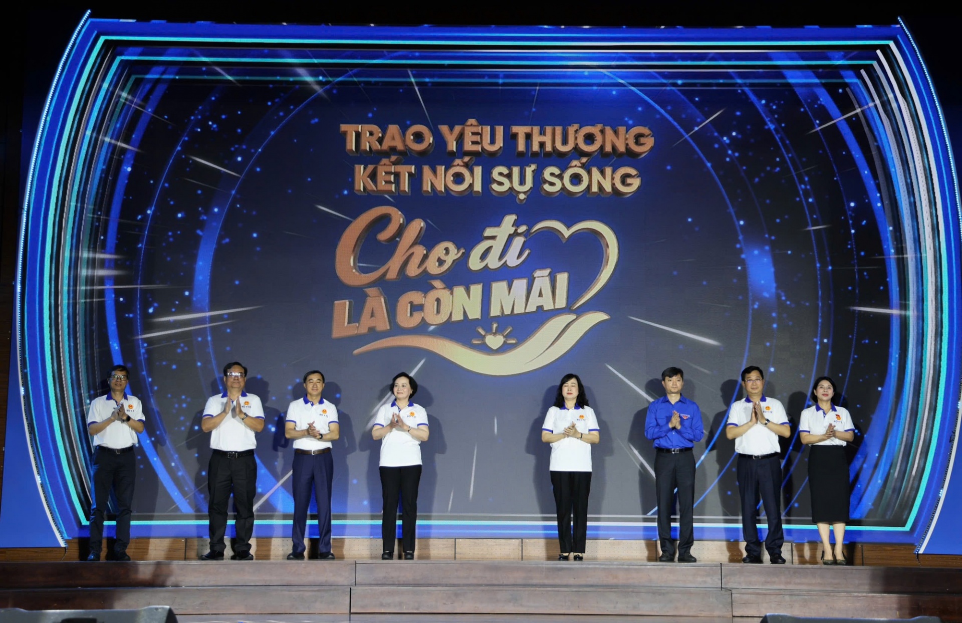 Phó Thủ tướng Phạm Thị Thanh Trà và các đại biểu thực hiện nghi thức phát động Ngày hưởng ứng hiến tặng mô, tạng 20/5 - Ảnh: VGP Phó Thủ tướng Phạm Thị Thanh Trà và các đại biểu thực hiện nghi thức phát động Ngày hưởng ứng hiến tặng mô, tạng 20/5 - Ảnh: VGP