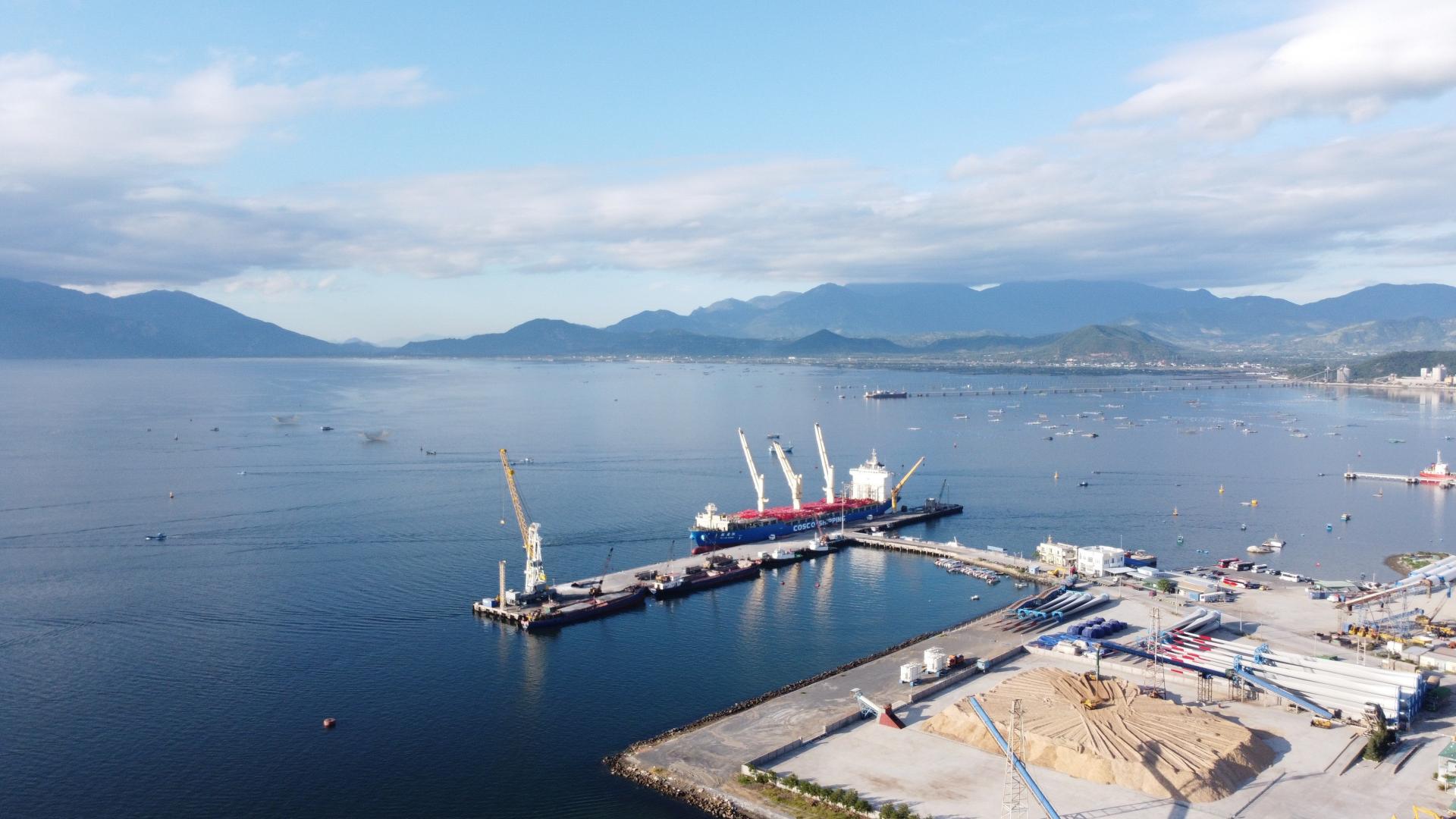 cang-cam-ranh-2_1775443933.jpg