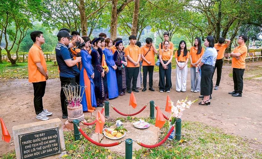 Tháng Năm về Tân Trào nhớ Bác